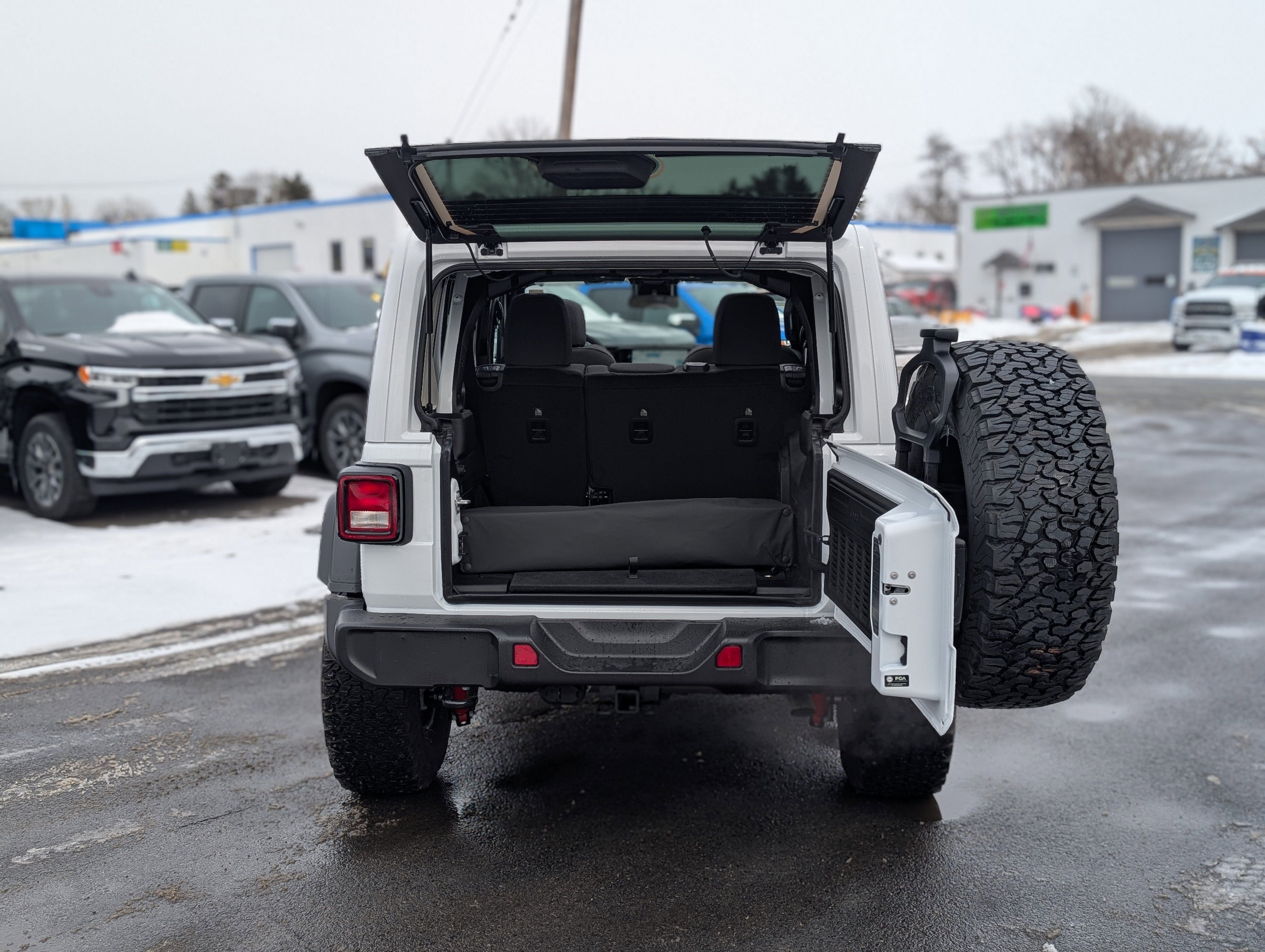 2025 Jeep Wrangler 4-Door Willys 4x4