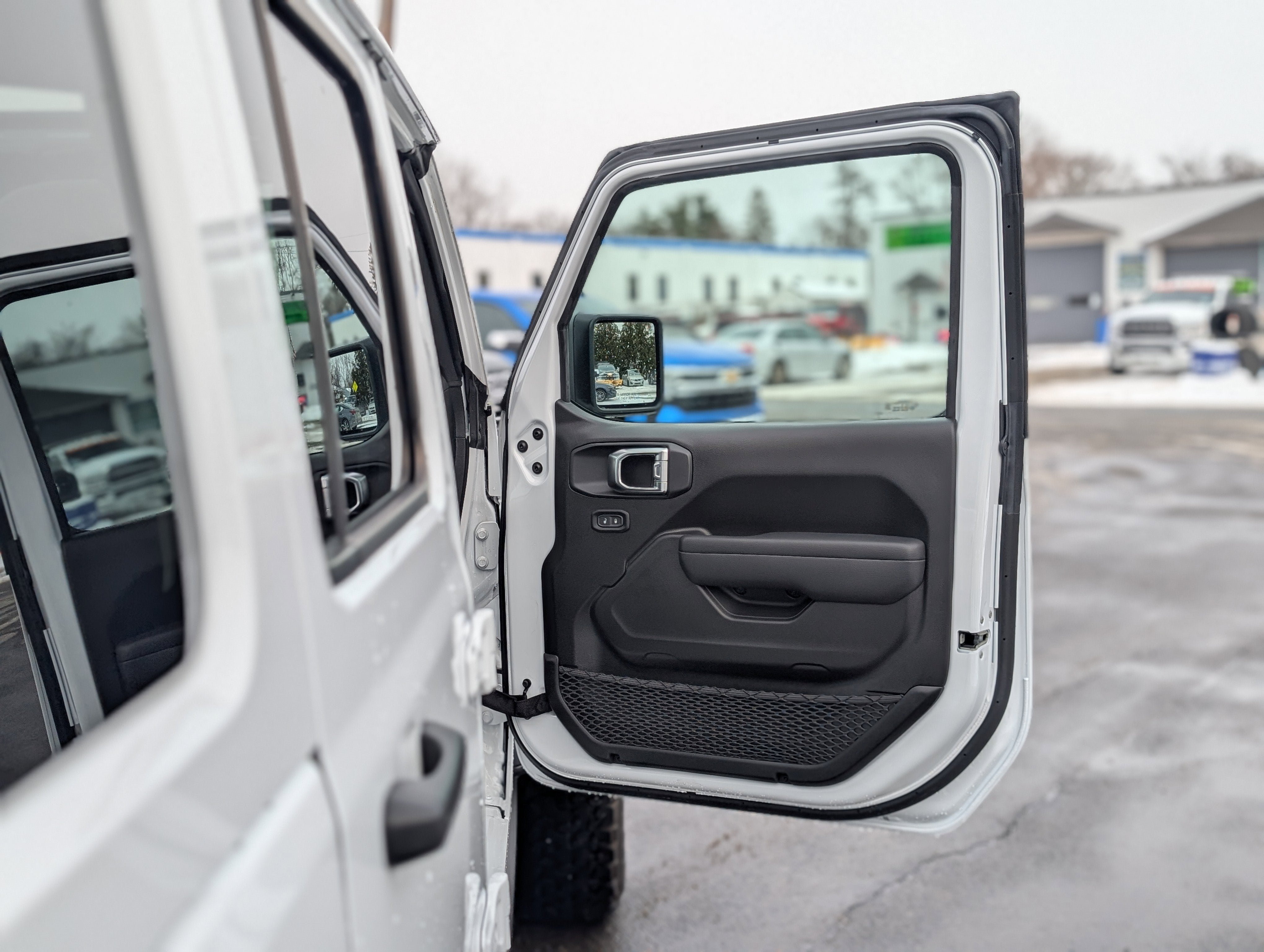 2025 Jeep Wrangler 4-Door Willys 4x4