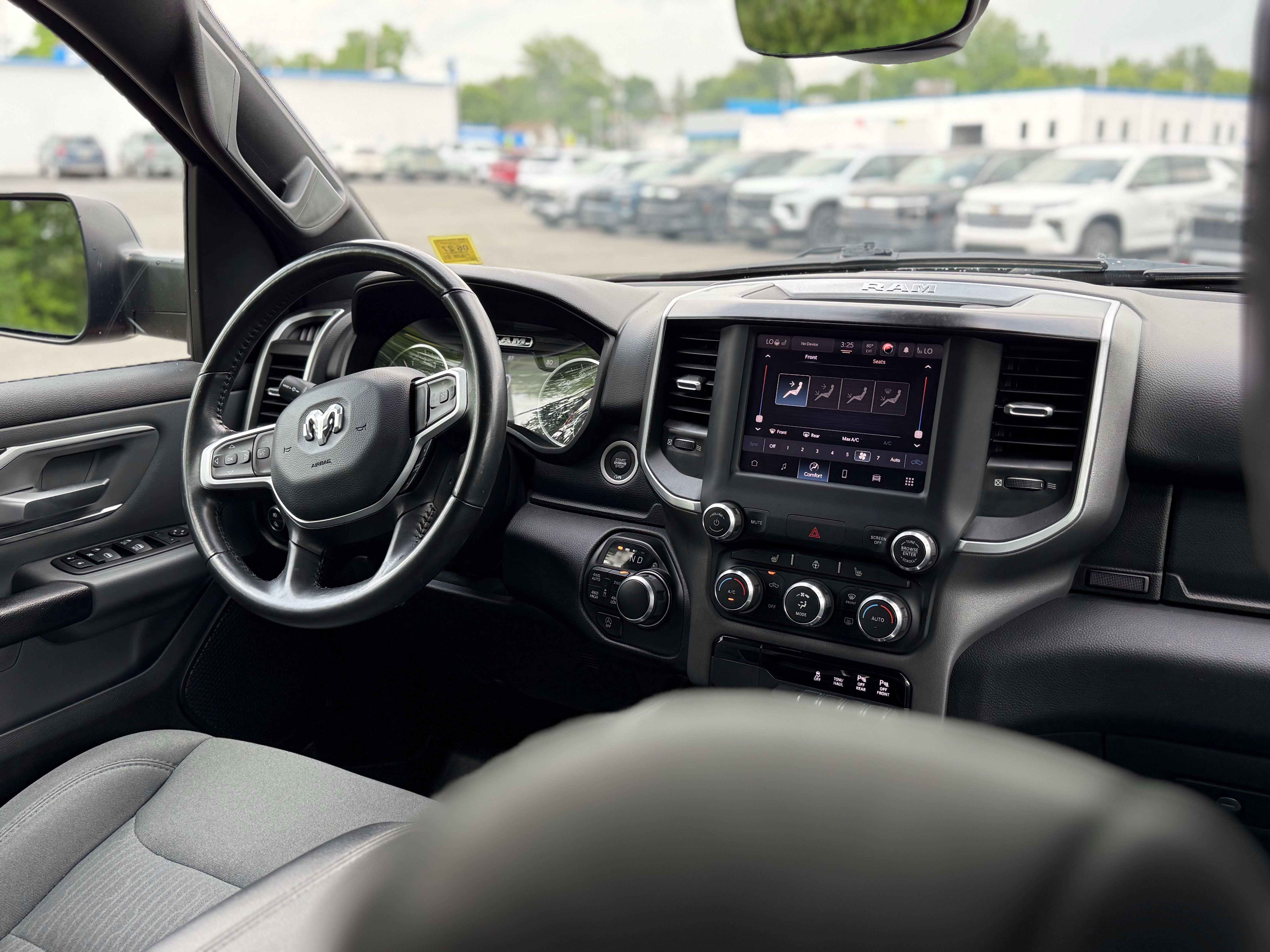 2022 RAM 1500 Big Horn Crew Cab 4x4 5'7" Box