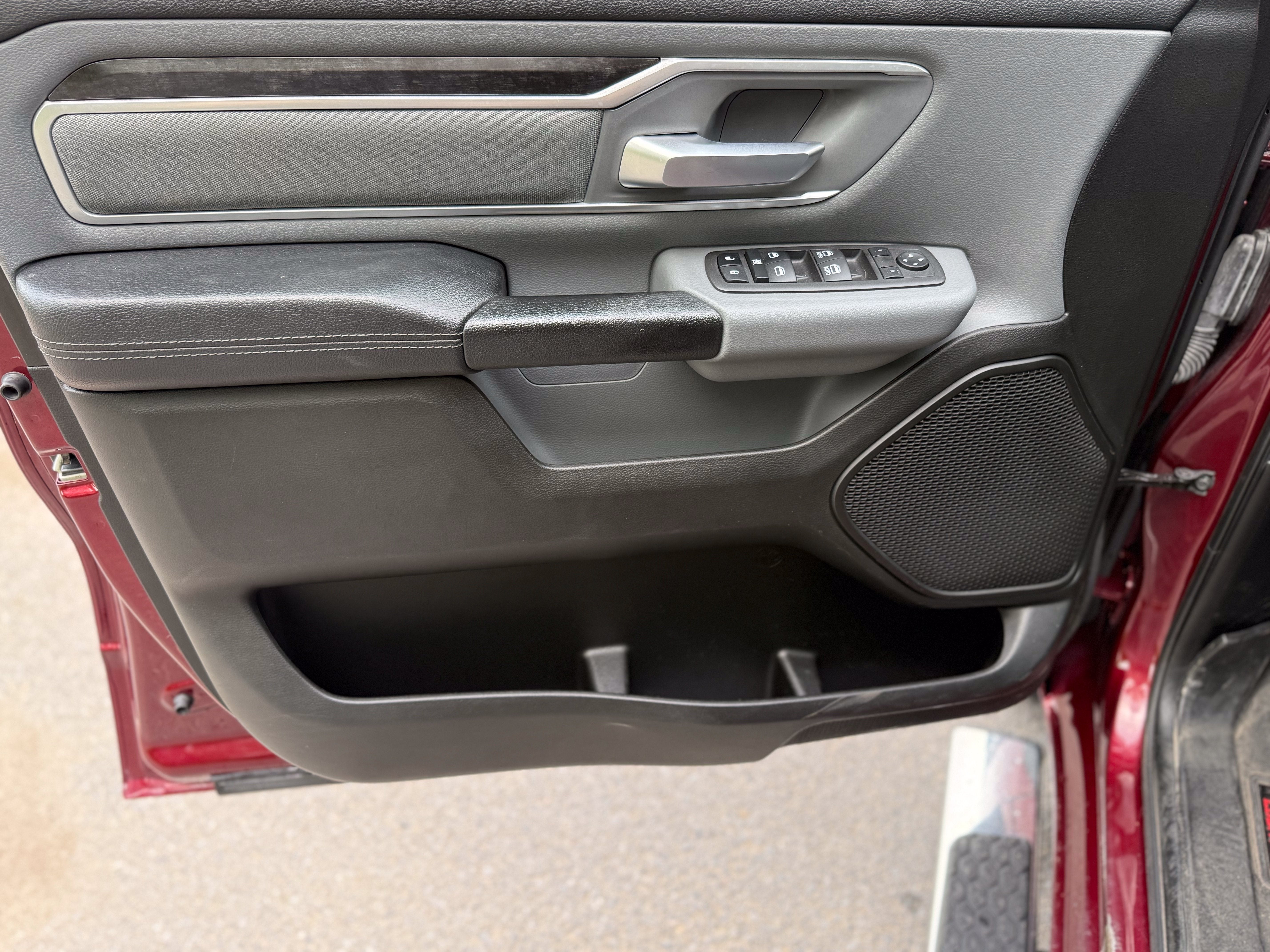 2022 RAM 1500 Big Horn Crew Cab 4x4 5'7" Box
