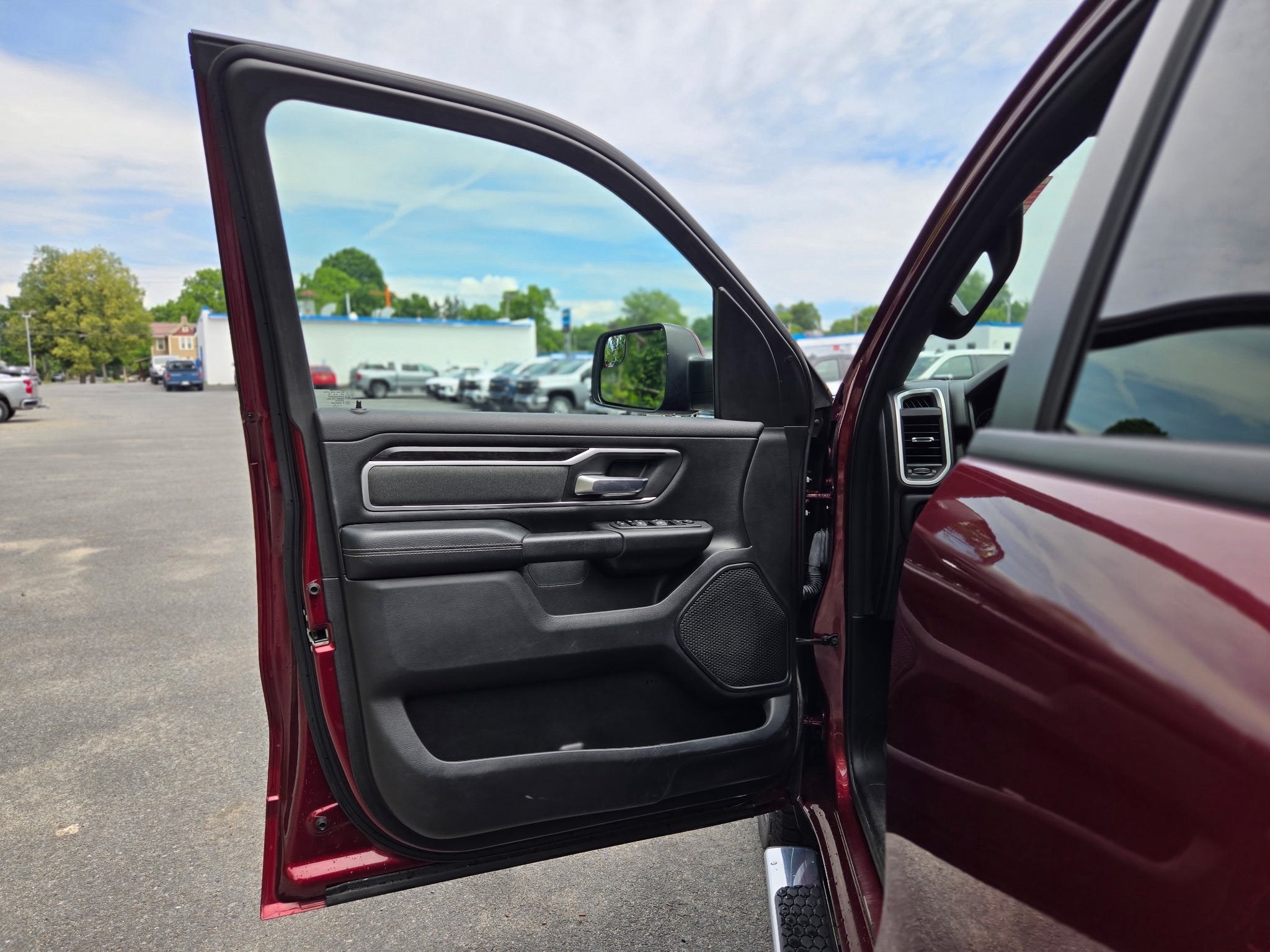 2022 RAM 1500 Big Horn Crew Cab 4x4 5'7" Box