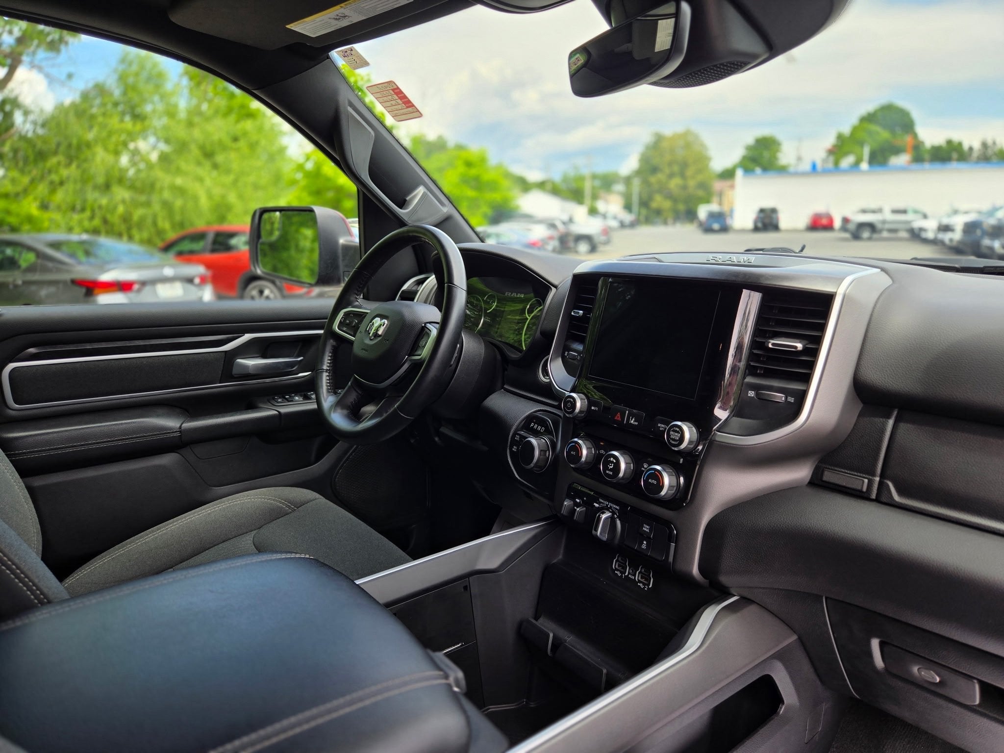 2022 RAM 1500 Big Horn Crew Cab 4x4 5'7" Box