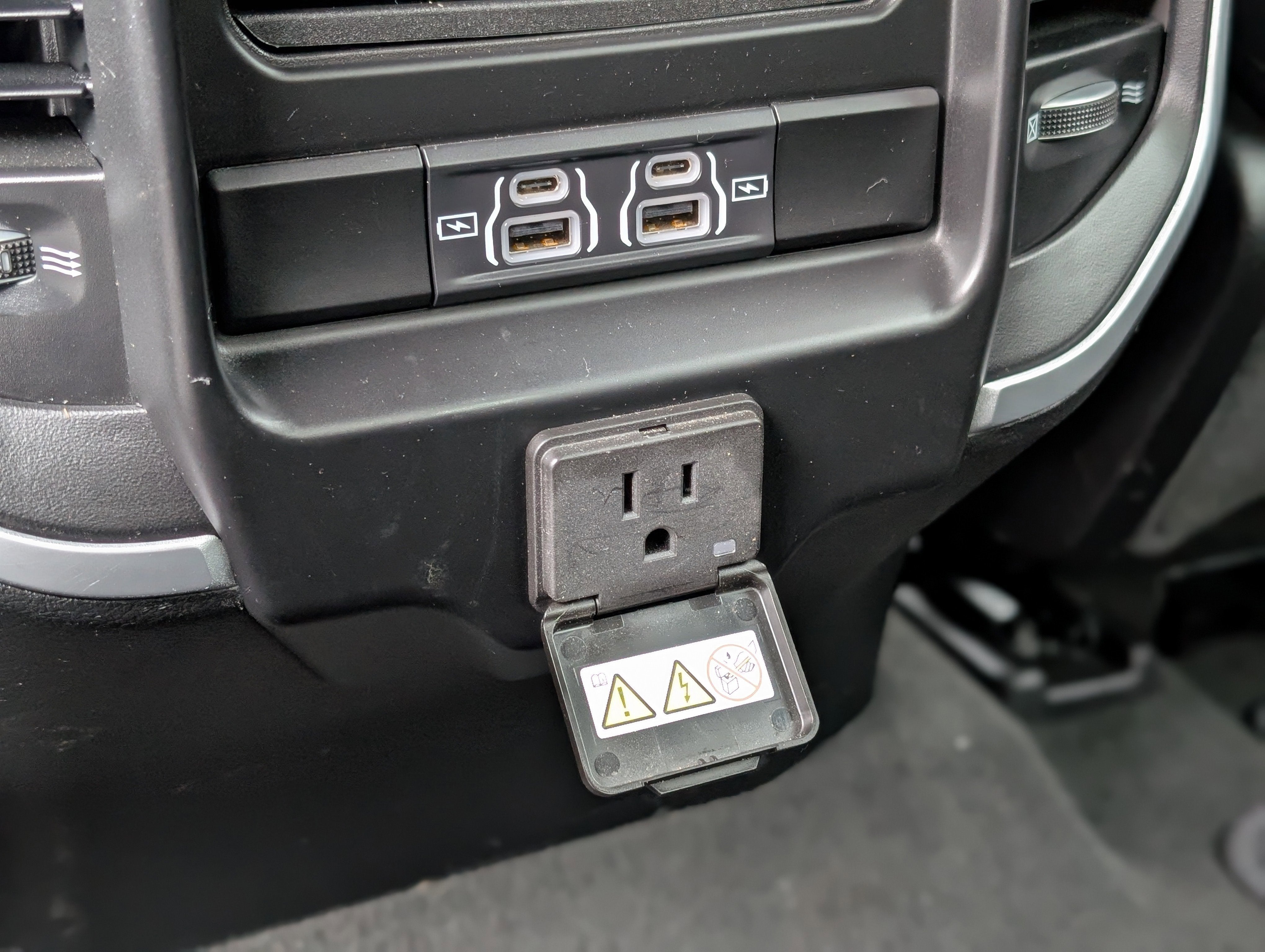 2022 RAM 1500 Big Horn Crew Cab 4x4 6'4" Box