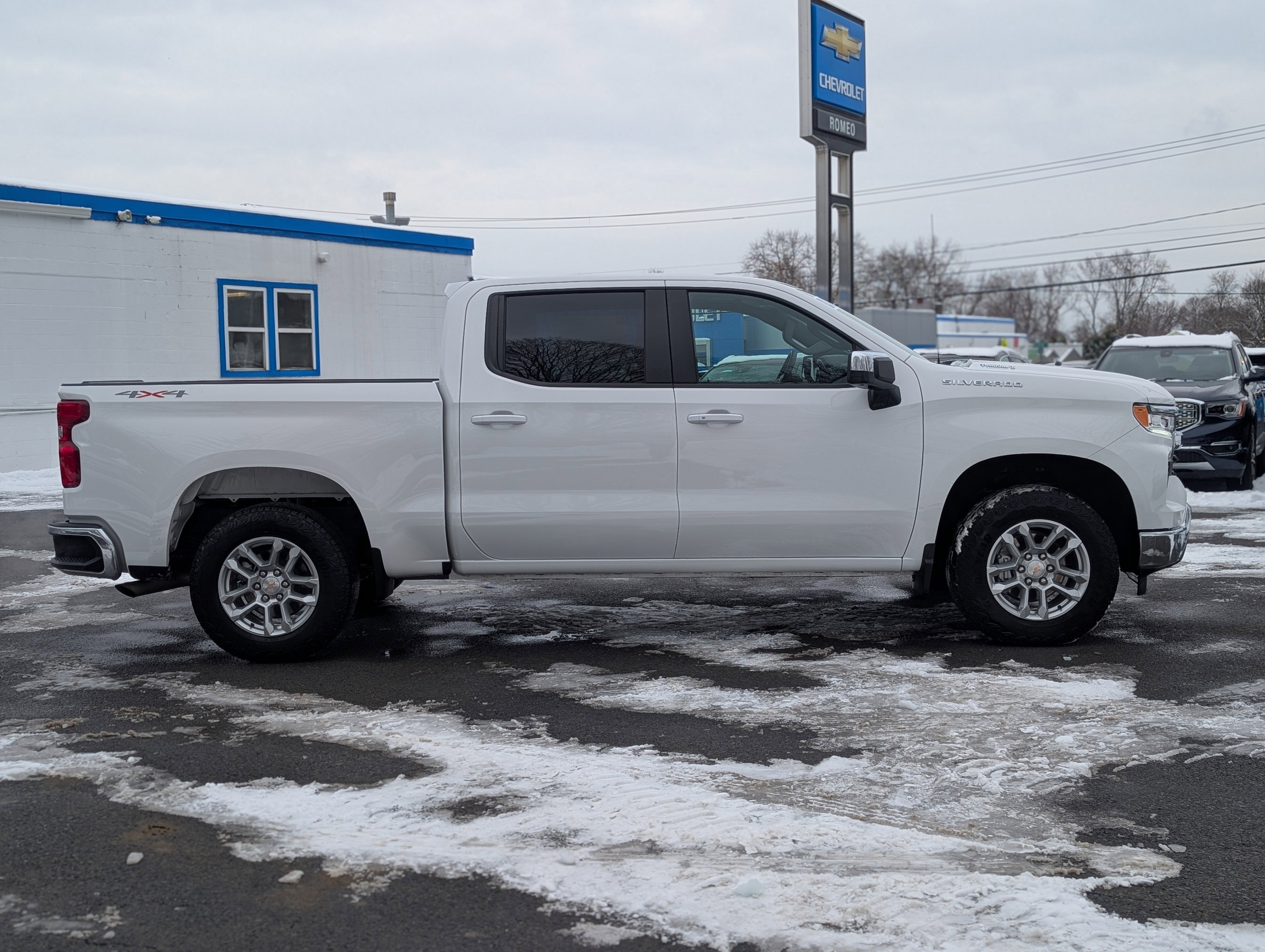2025 Chevrolet Silverado 1500 LT (2FL)
