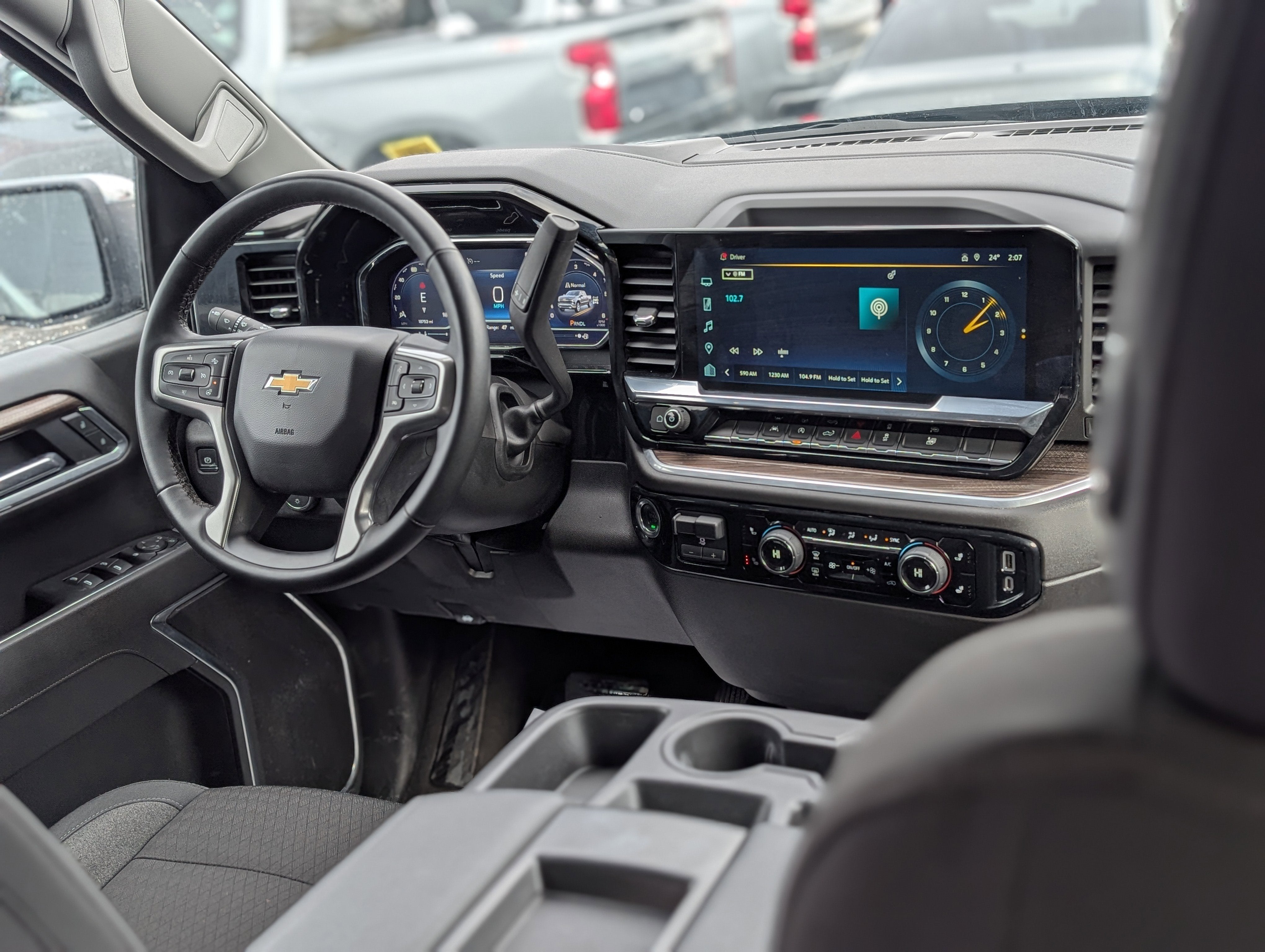 2025 Chevrolet Silverado 1500 LT