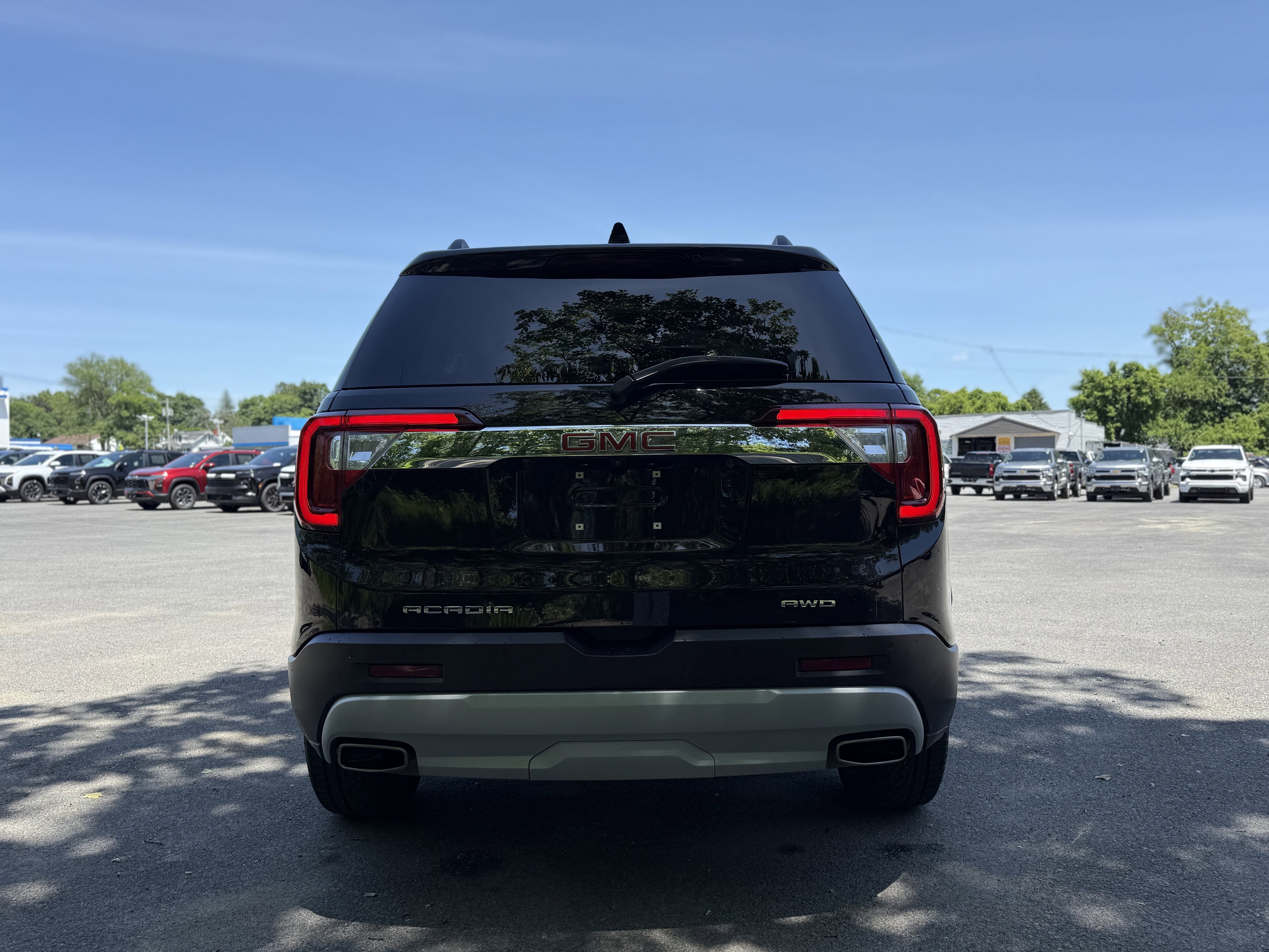 2023 GMC Acadia SLT