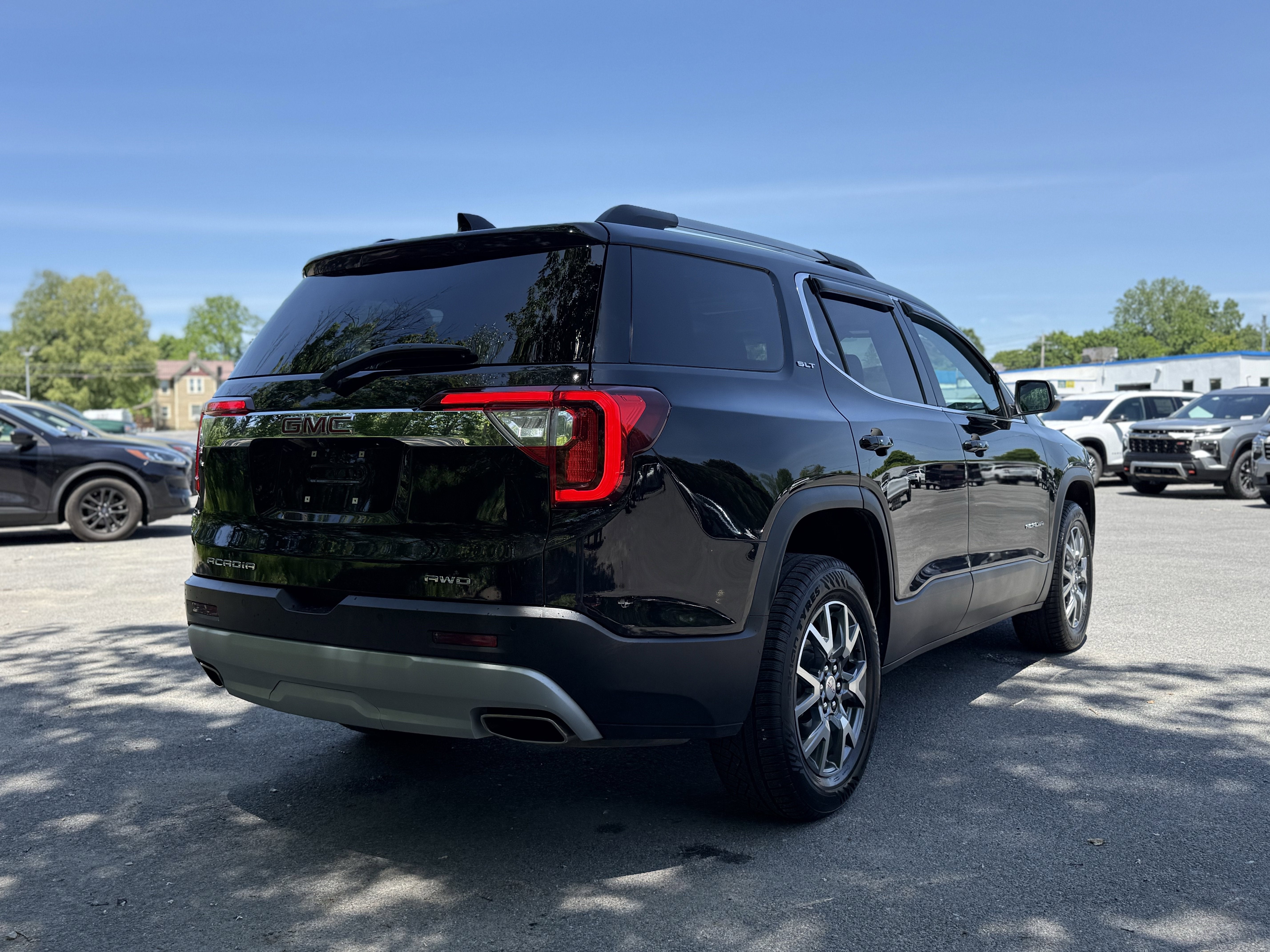 2023 GMC Acadia SLT