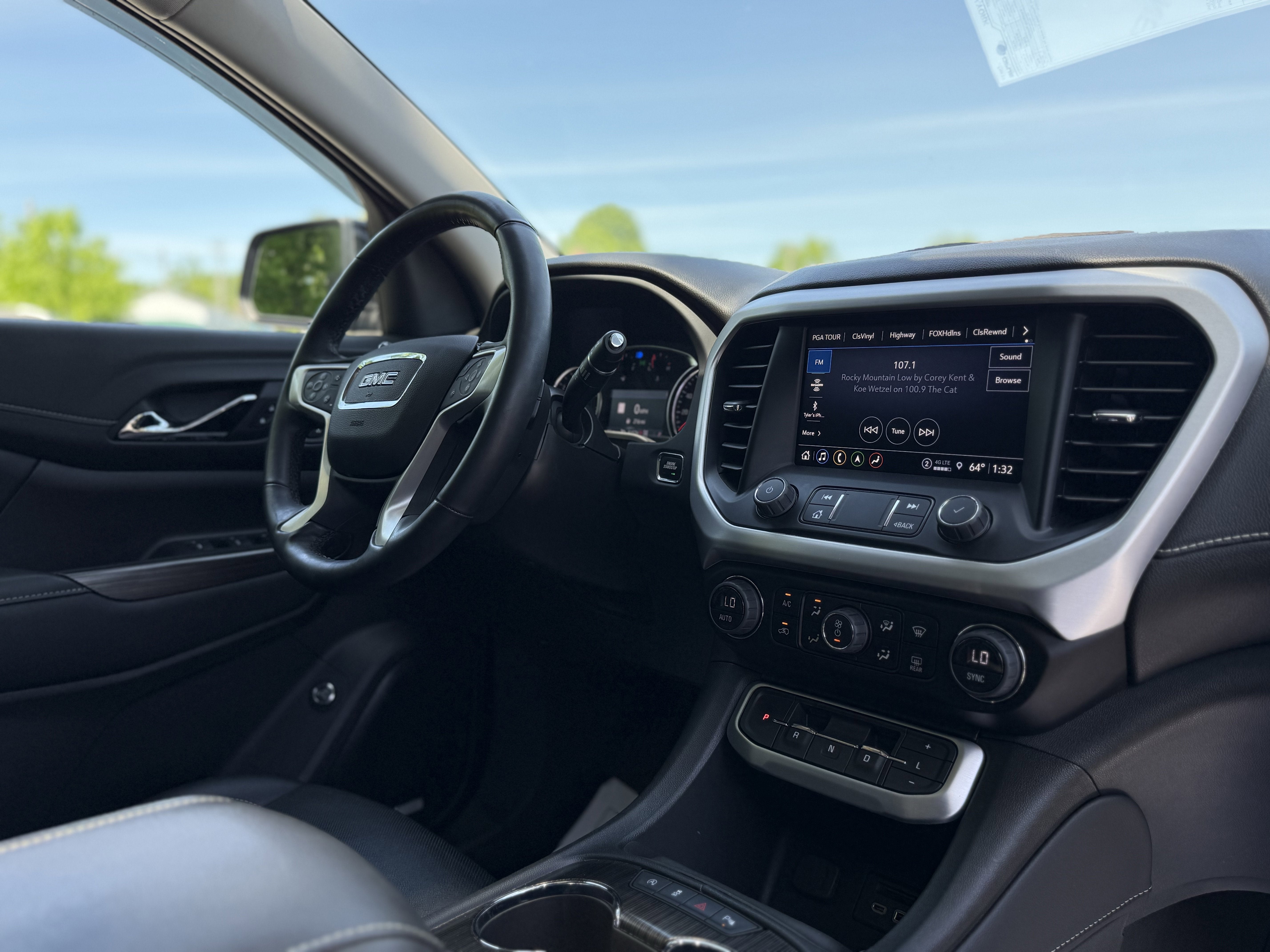 2023 GMC Acadia SLT
