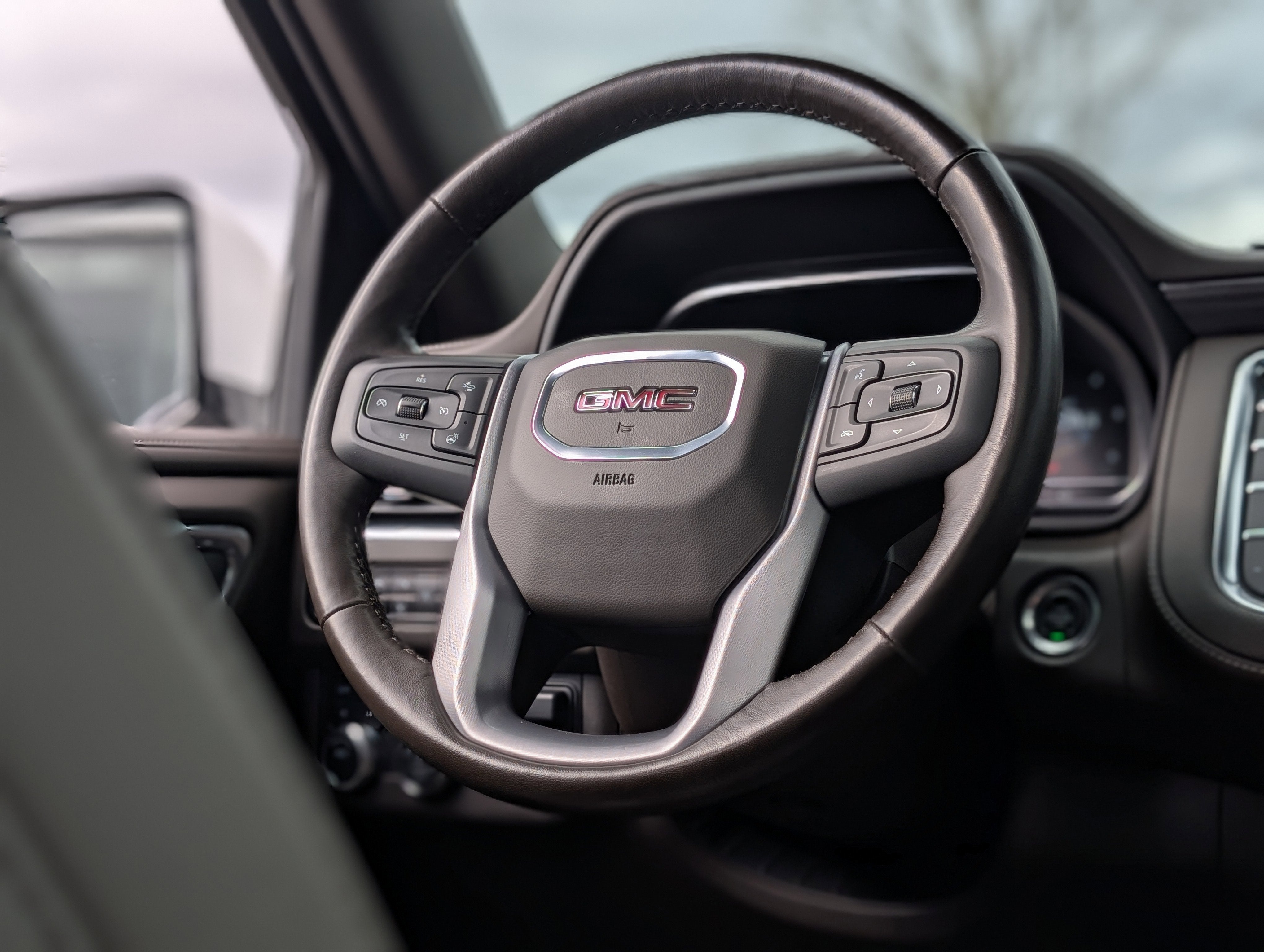 2022 GMC Yukon SLT