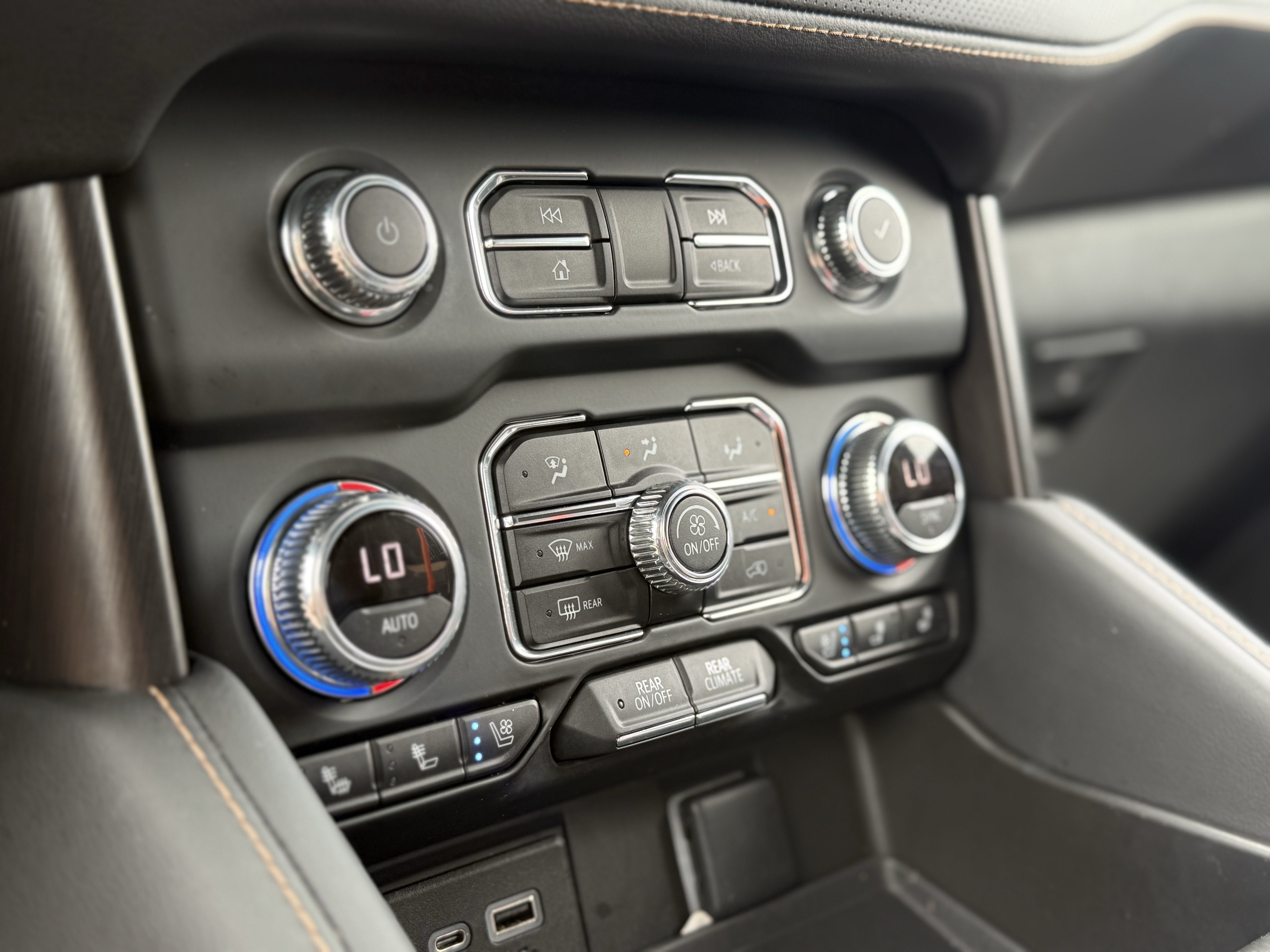 2022 GMC Yukon XL AT4
