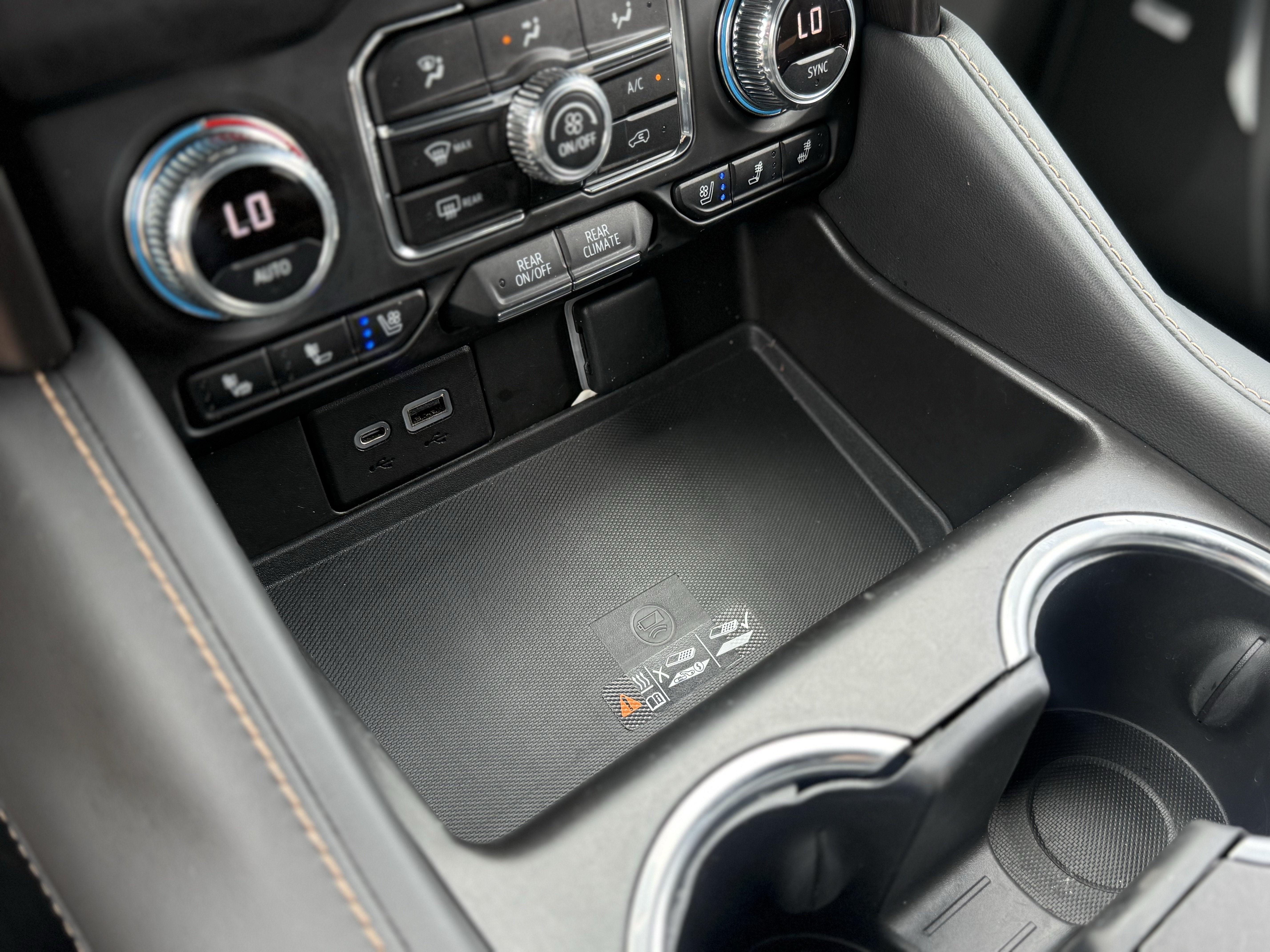 2022 GMC Yukon XL AT4