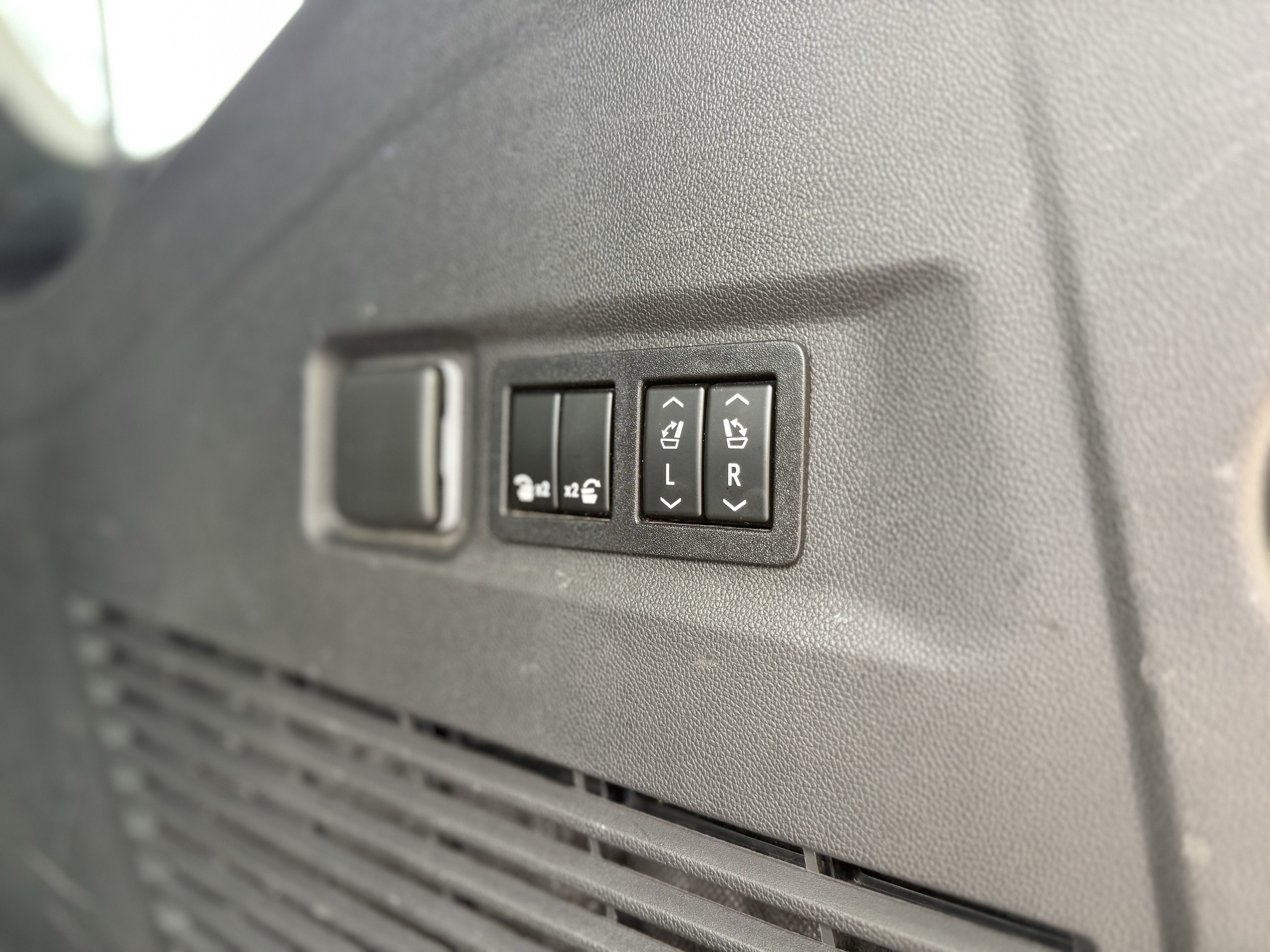 2022 GMC Yukon XL AT4