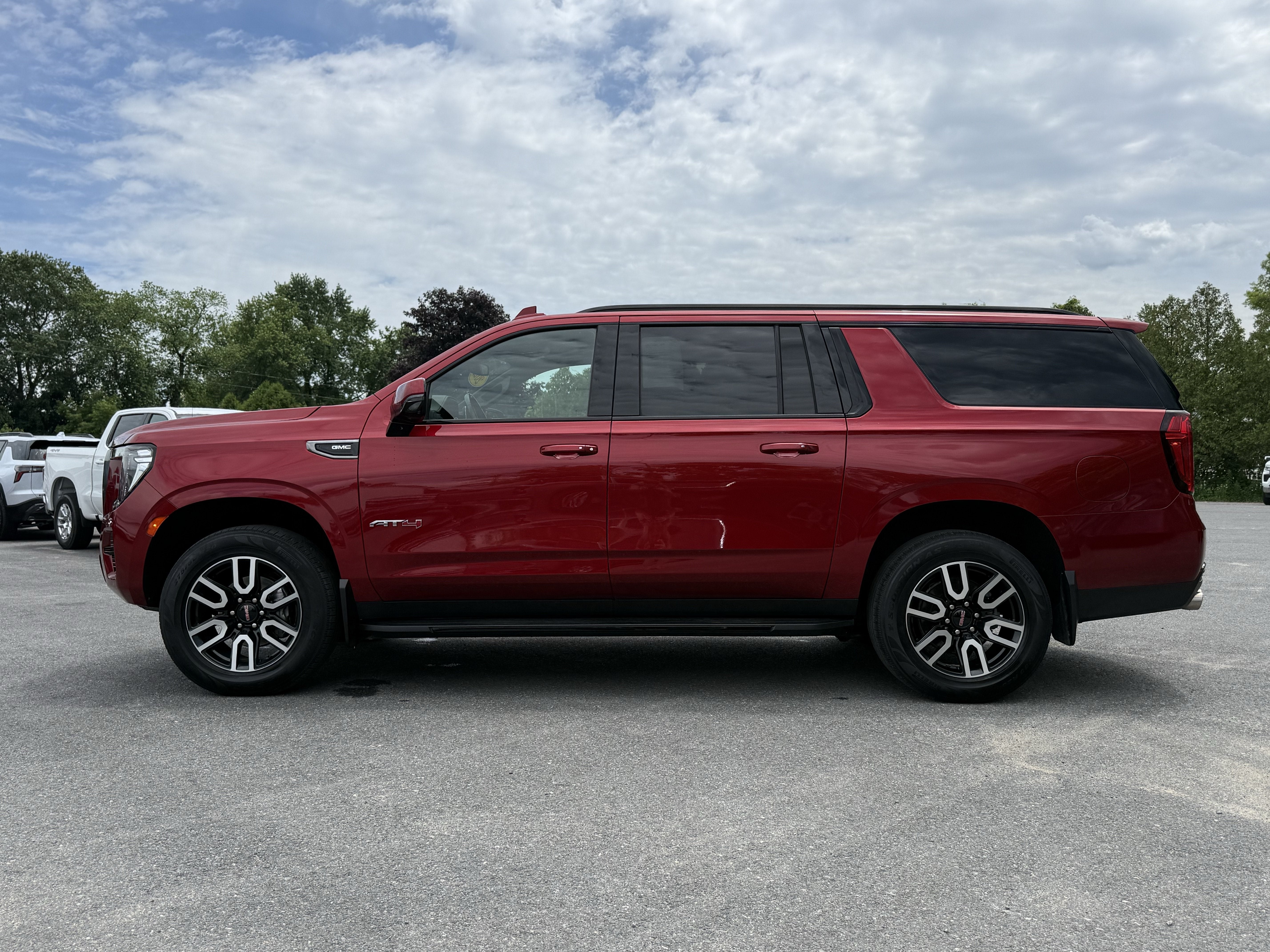 2022 GMC Yukon XL AT4