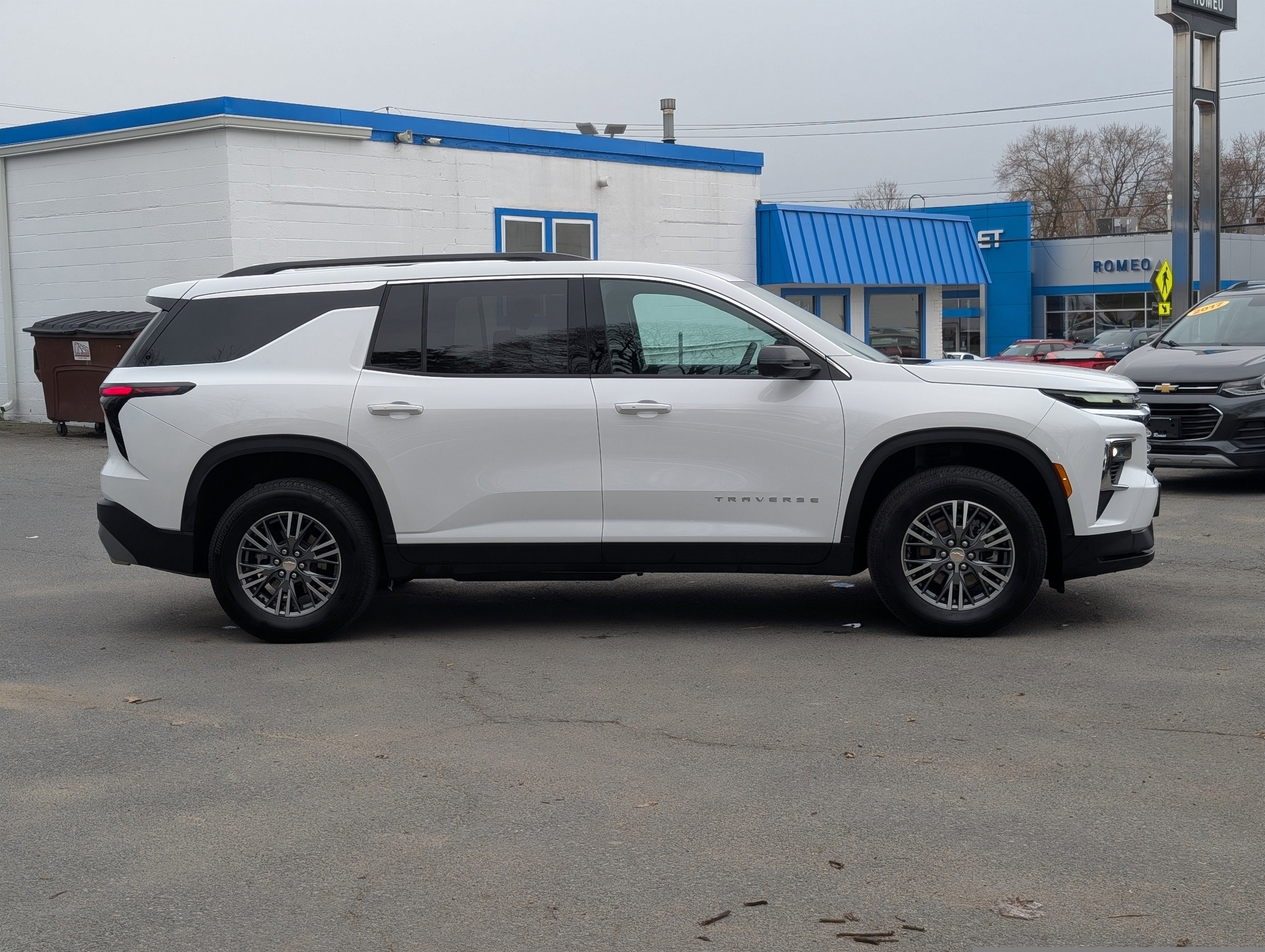 2025 Chevrolet Traverse LT