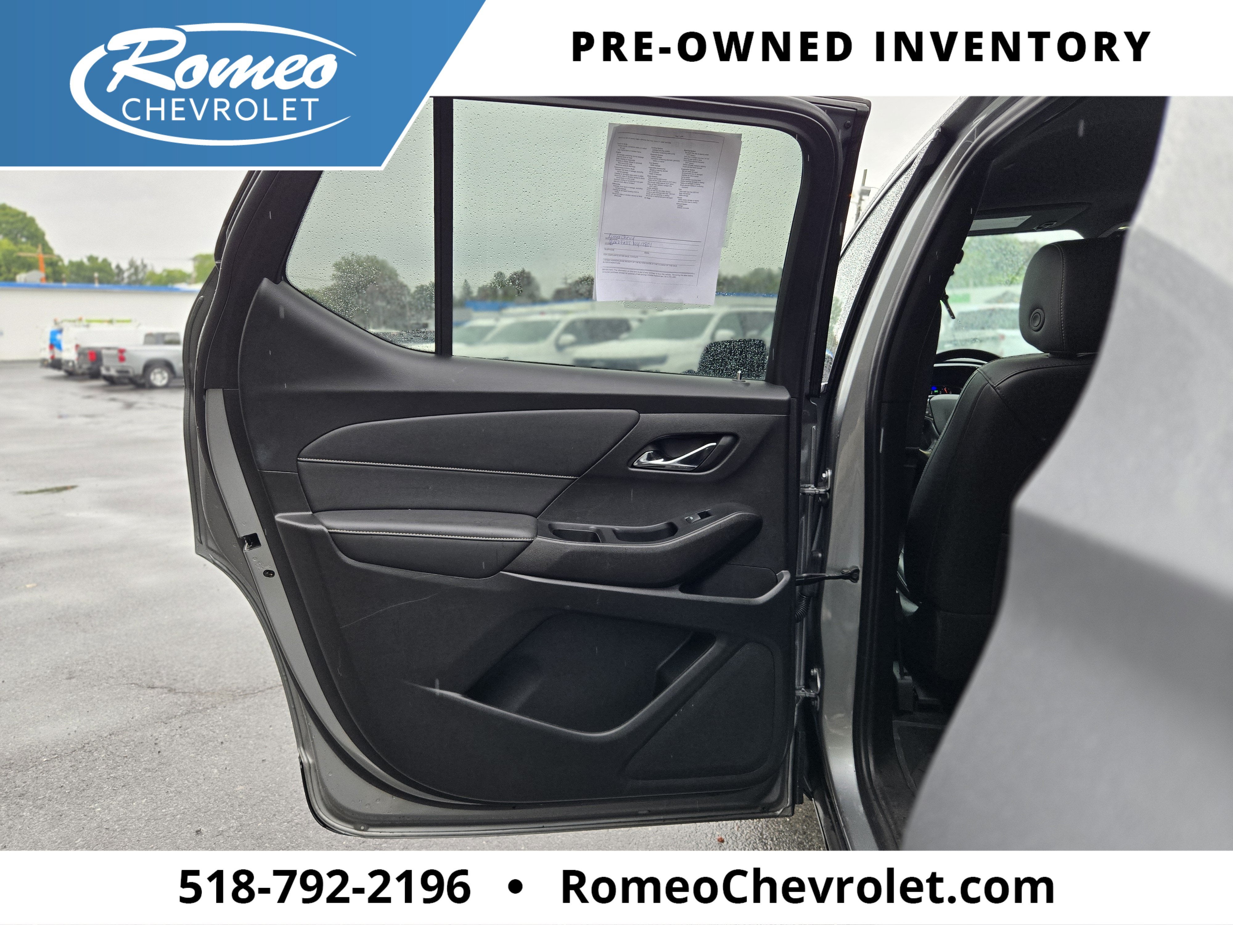 2023 Chevrolet Traverse LT Leather