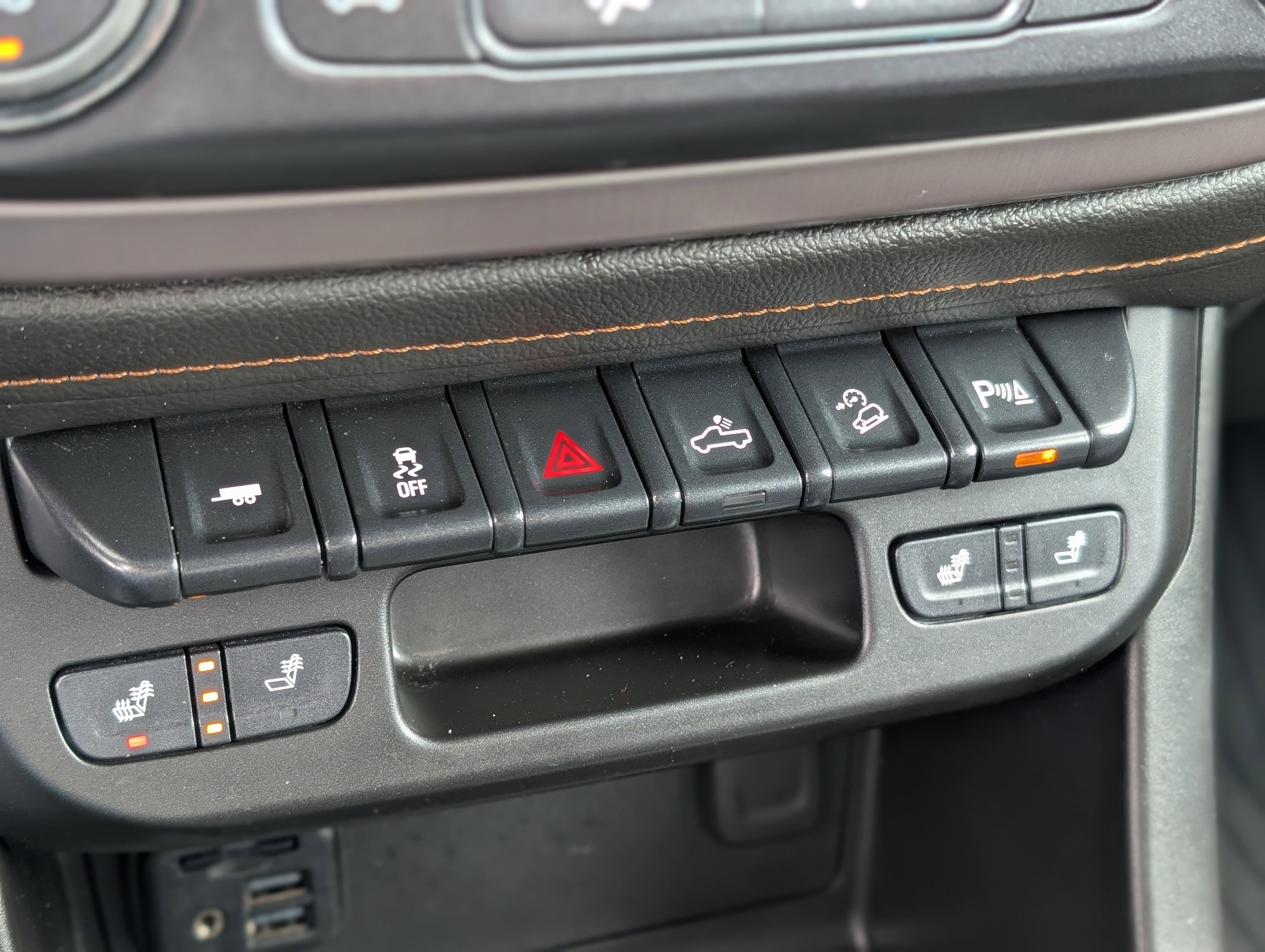 2022 GMC Canyon AT4 - Leather