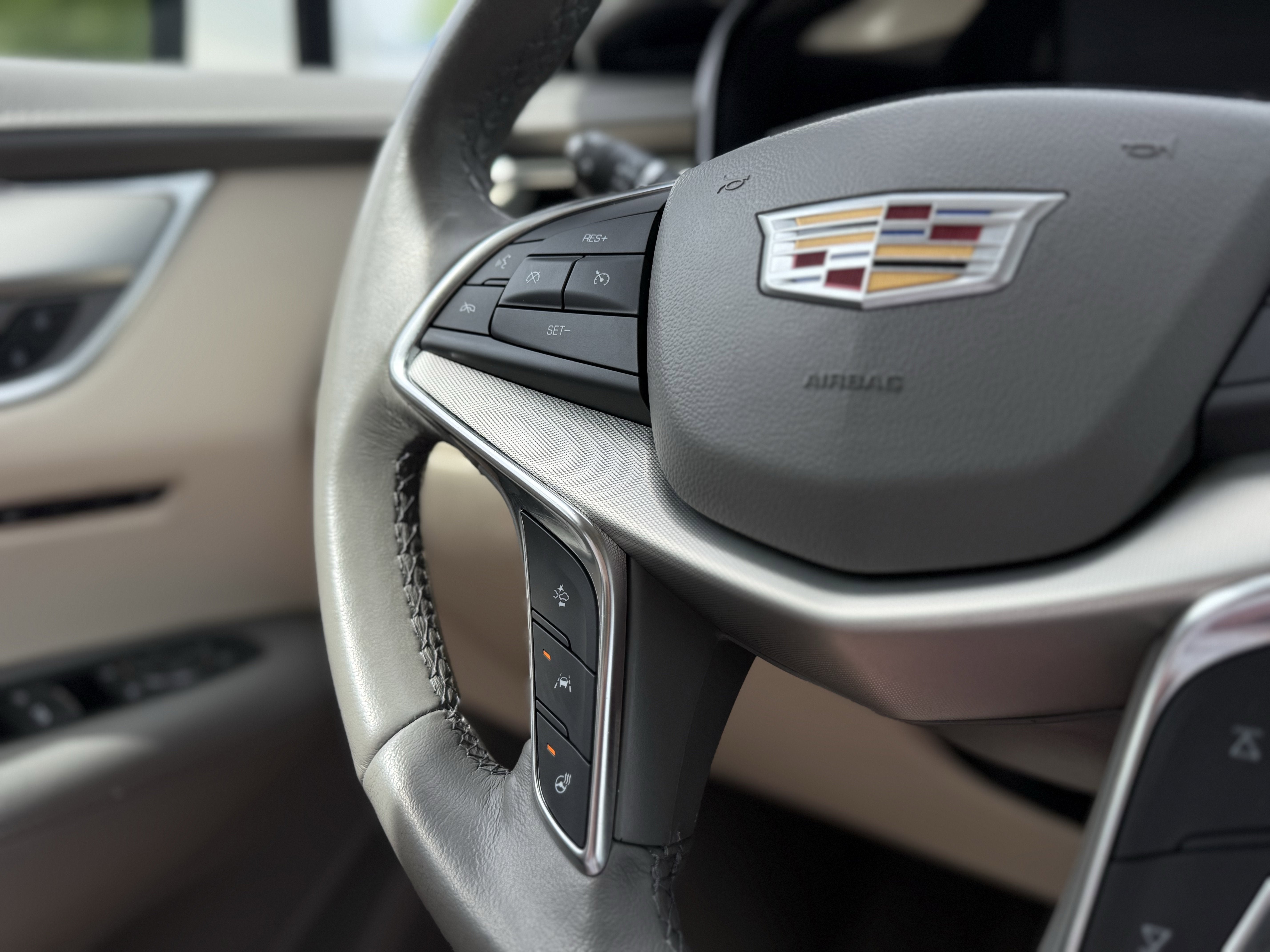 2022 Cadillac XT5 Premium Luxury