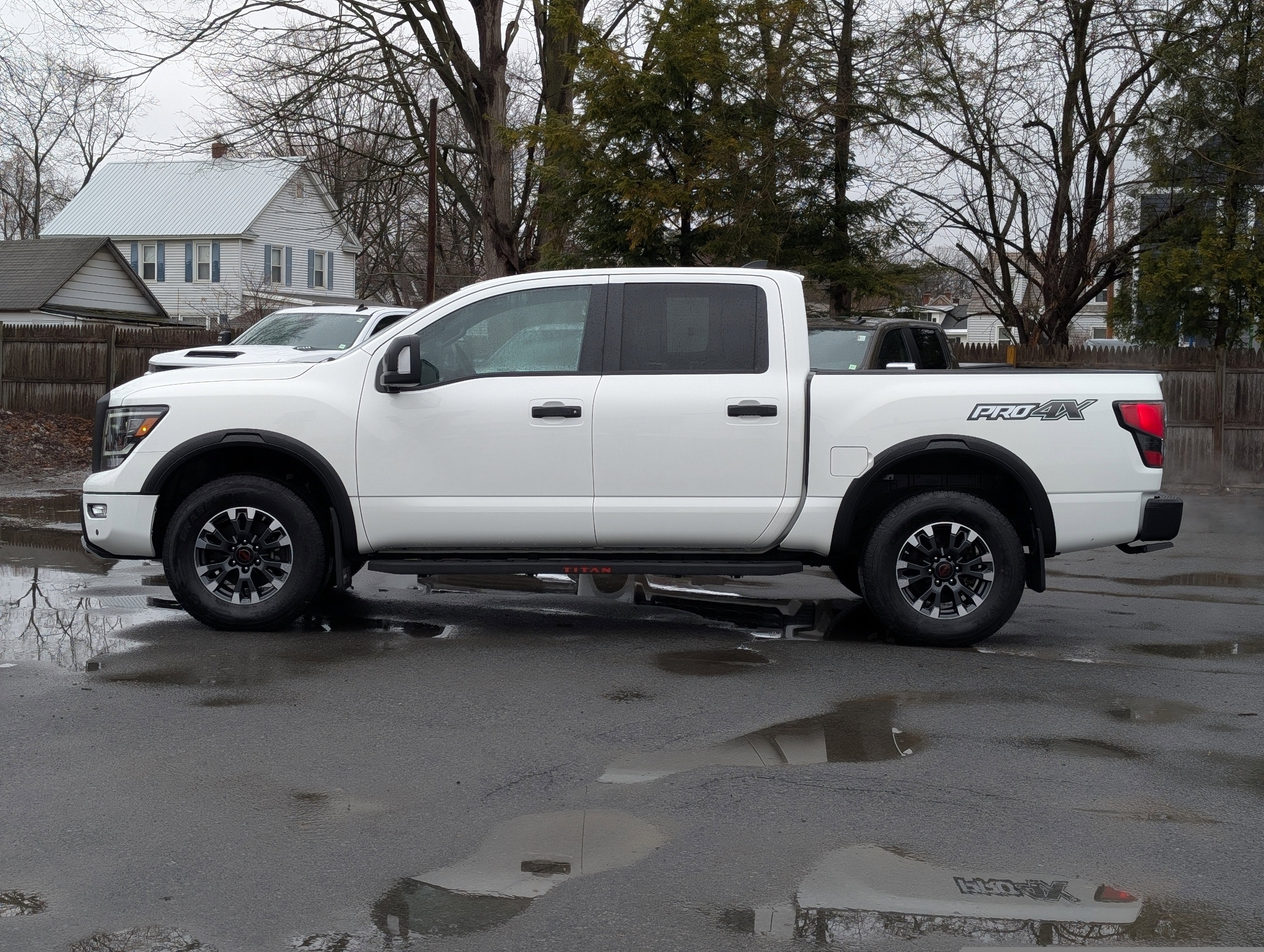 2024 Nissan TITAN Crew Cab PRO-4X 4x4