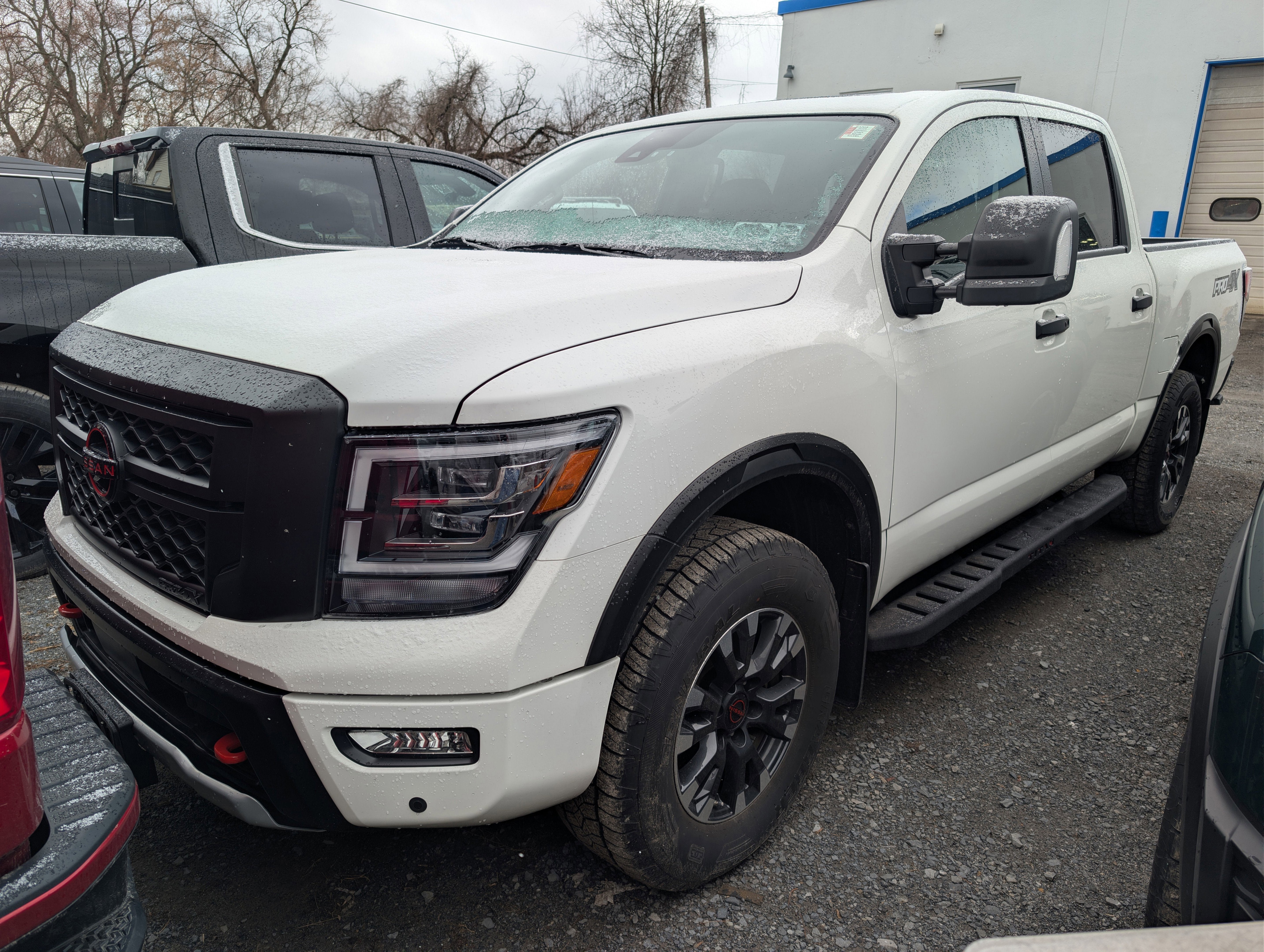 2024 Nissan TITAN Crew Cab PRO-4X 4x4