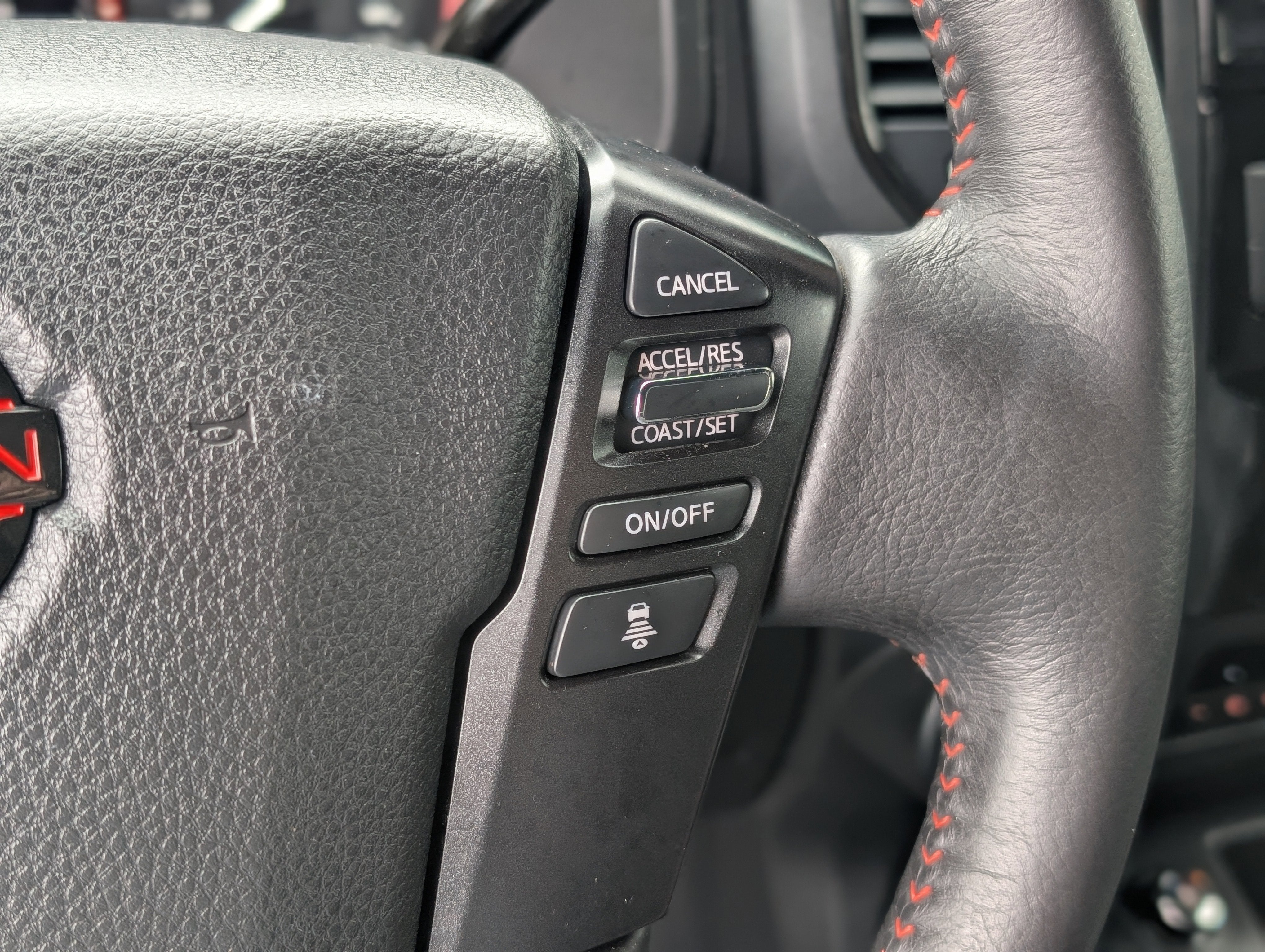 2024 Nissan TITAN Crew Cab PRO-4X 4x4