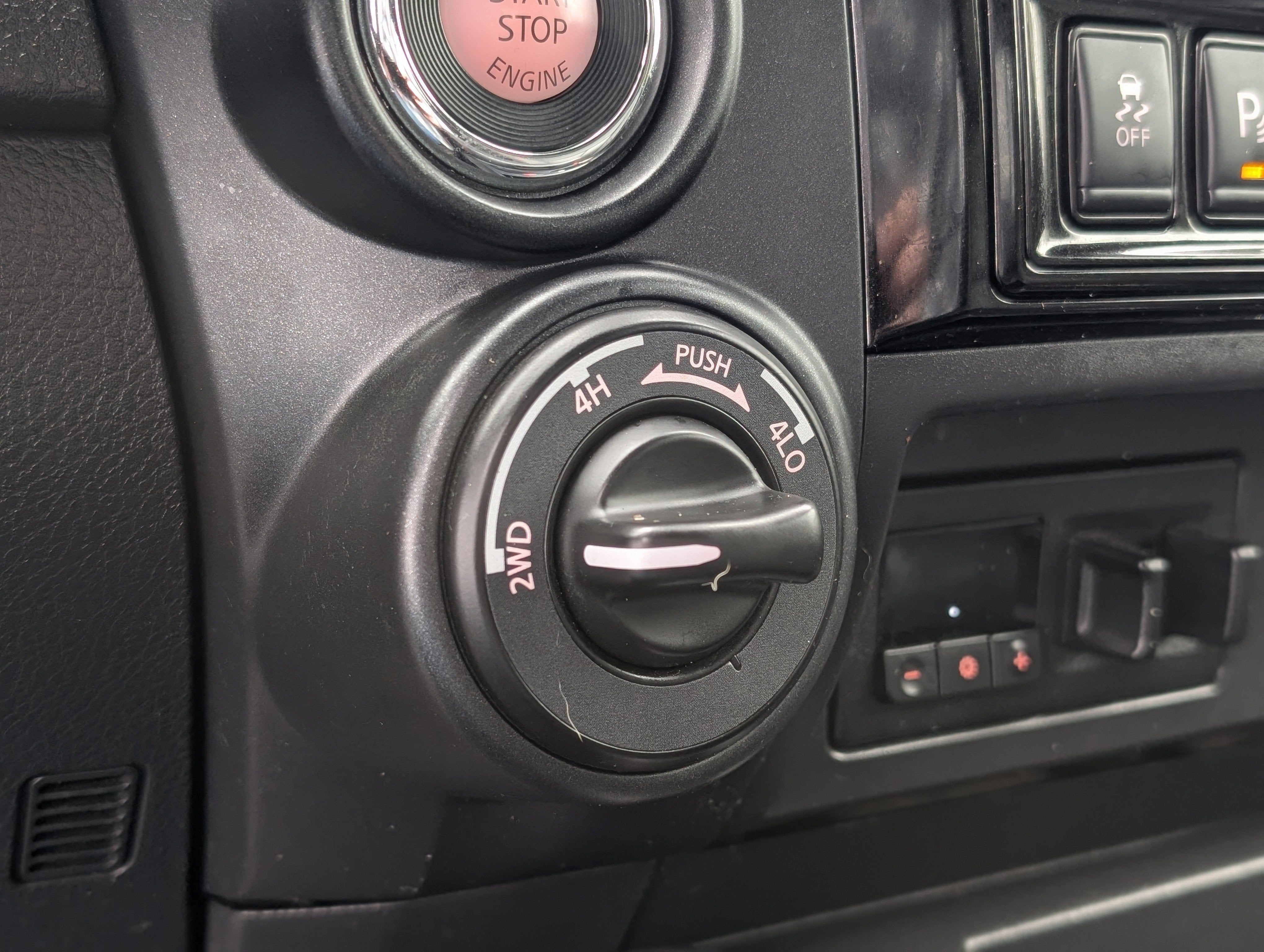 2024 Nissan TITAN Crew Cab PRO-4X 4x4