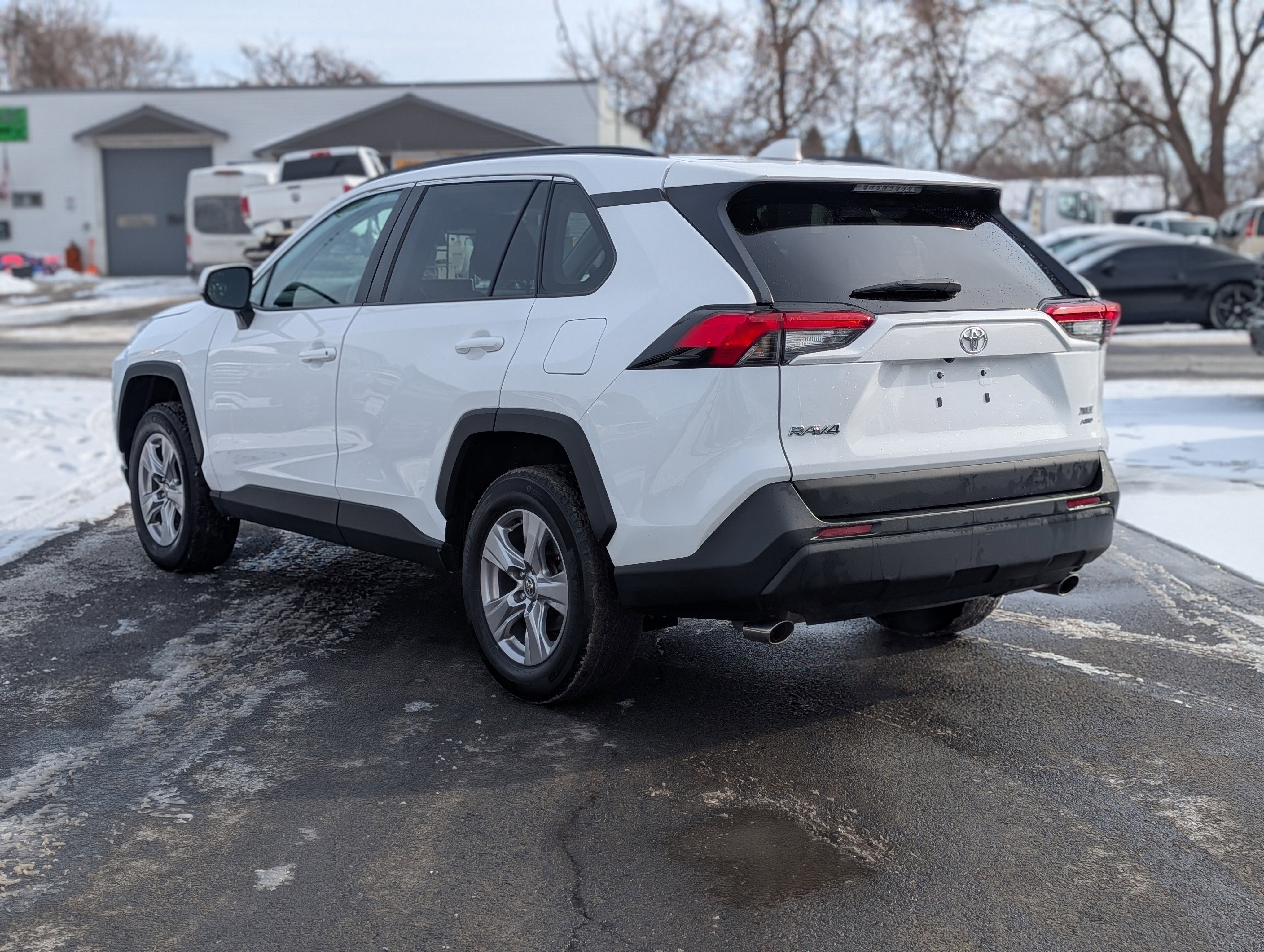 2023 Toyota RAV4 XLE