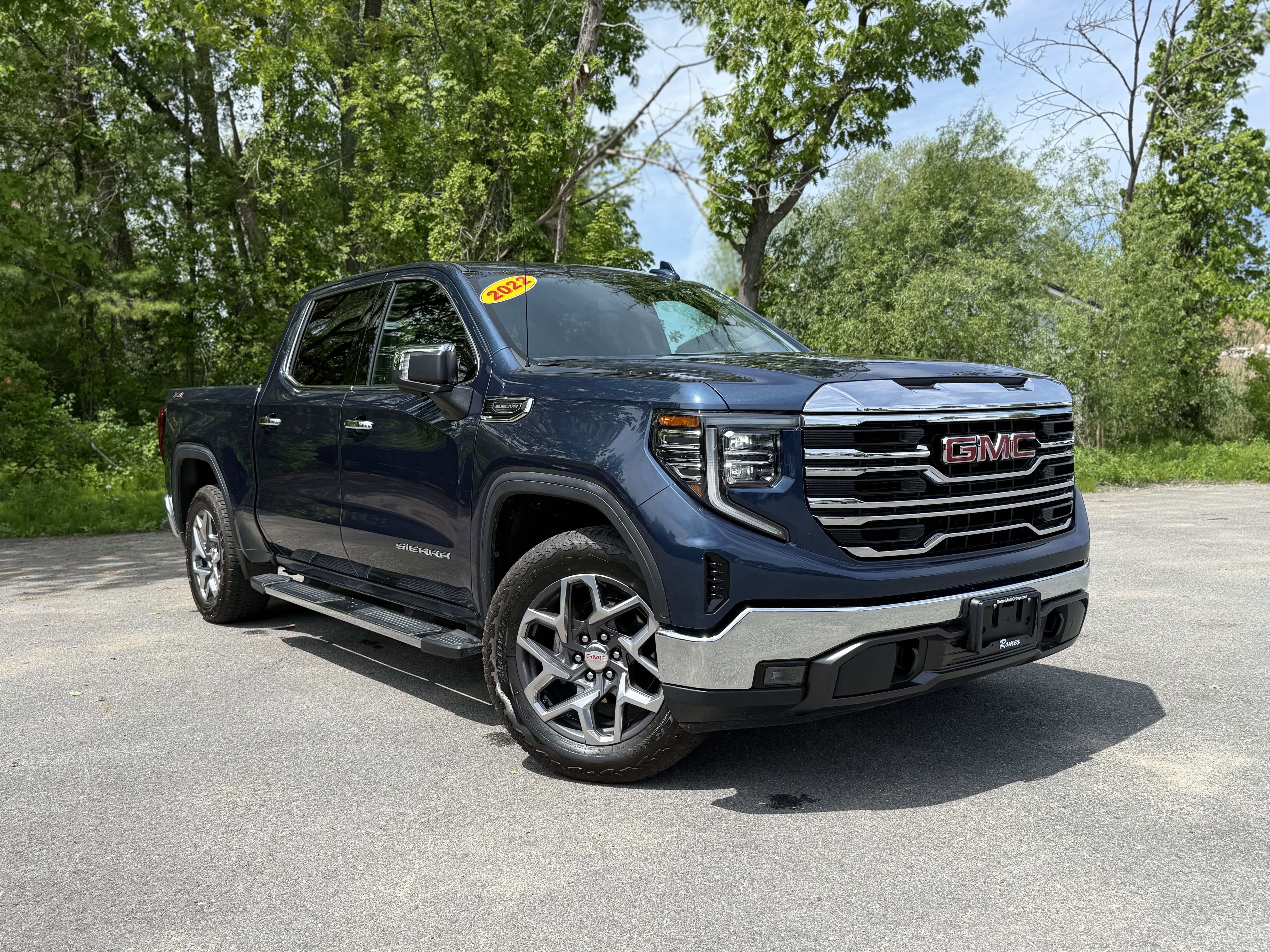 2022 GMC Sierra 4WD Crew Cab Short Box SLT's photo