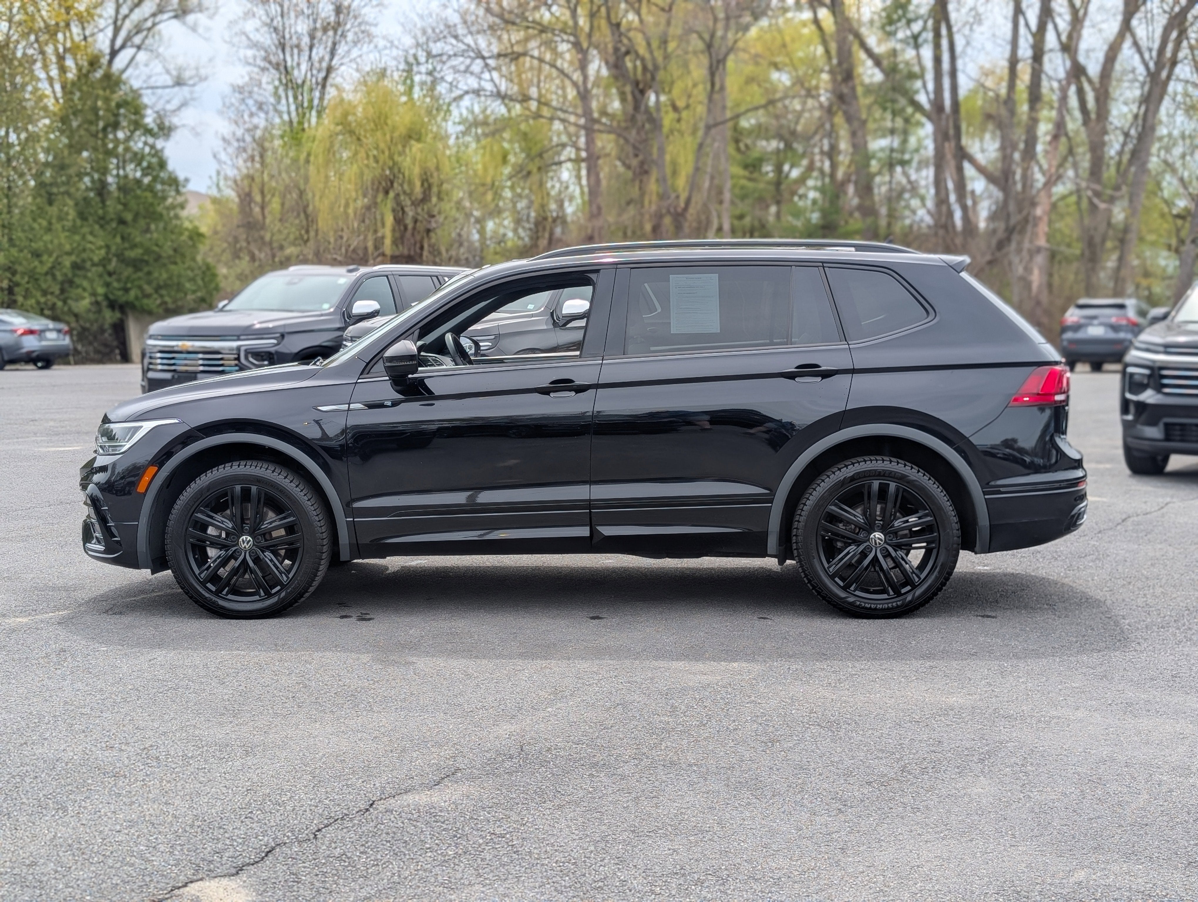 2022 Volkswagen Tiguan 2.0T SE R-Line Black