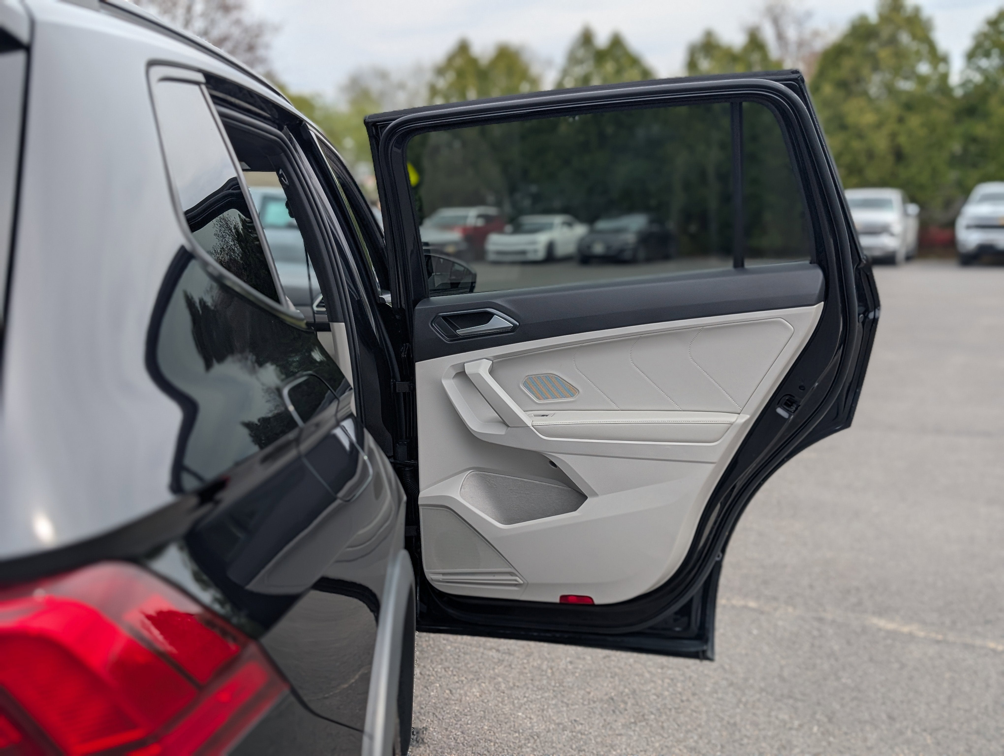 2022 Volkswagen Tiguan 2.0T SE R-Line Black