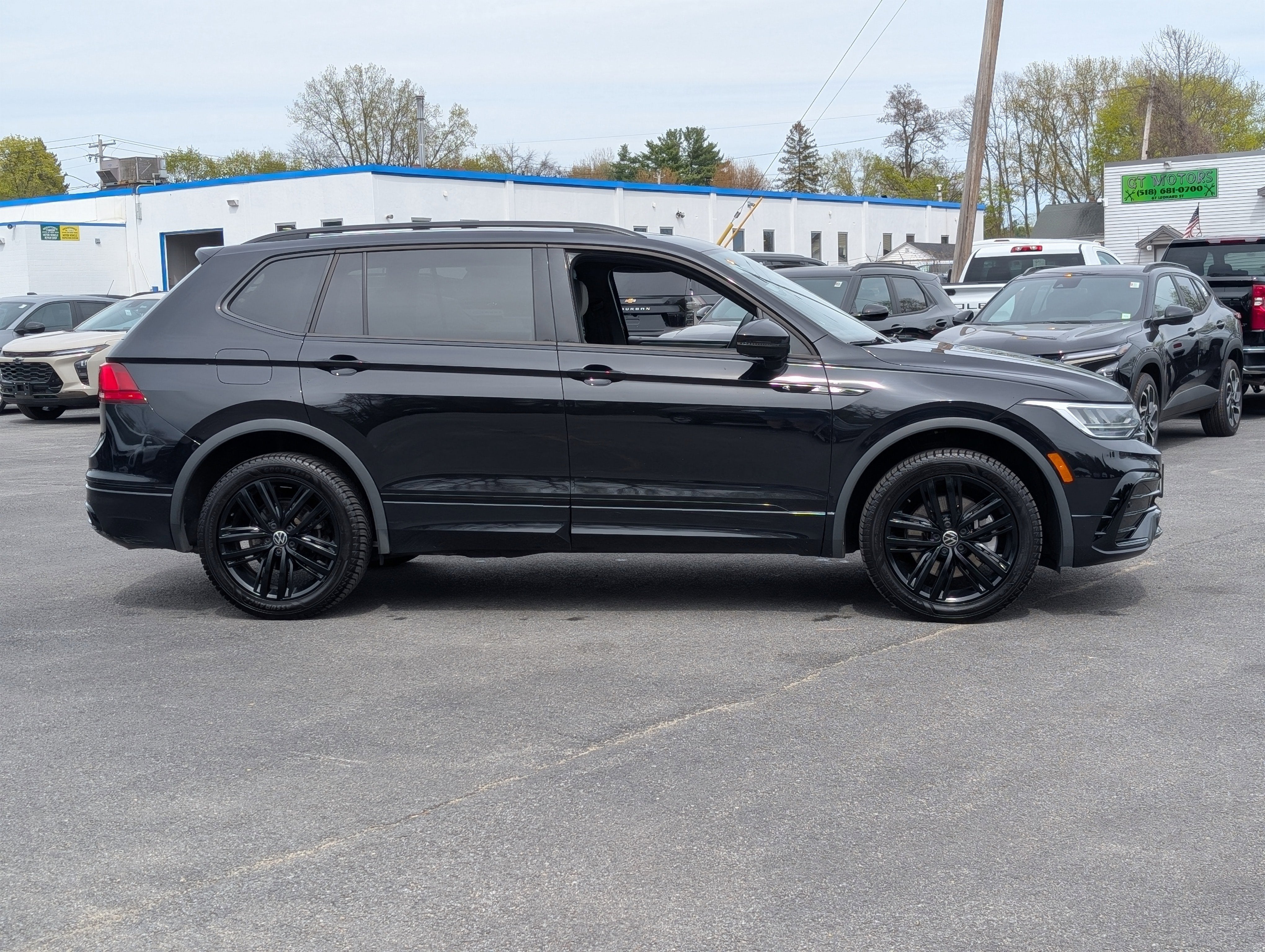 2022 Volkswagen Tiguan 2.0T SE R-Line Black
