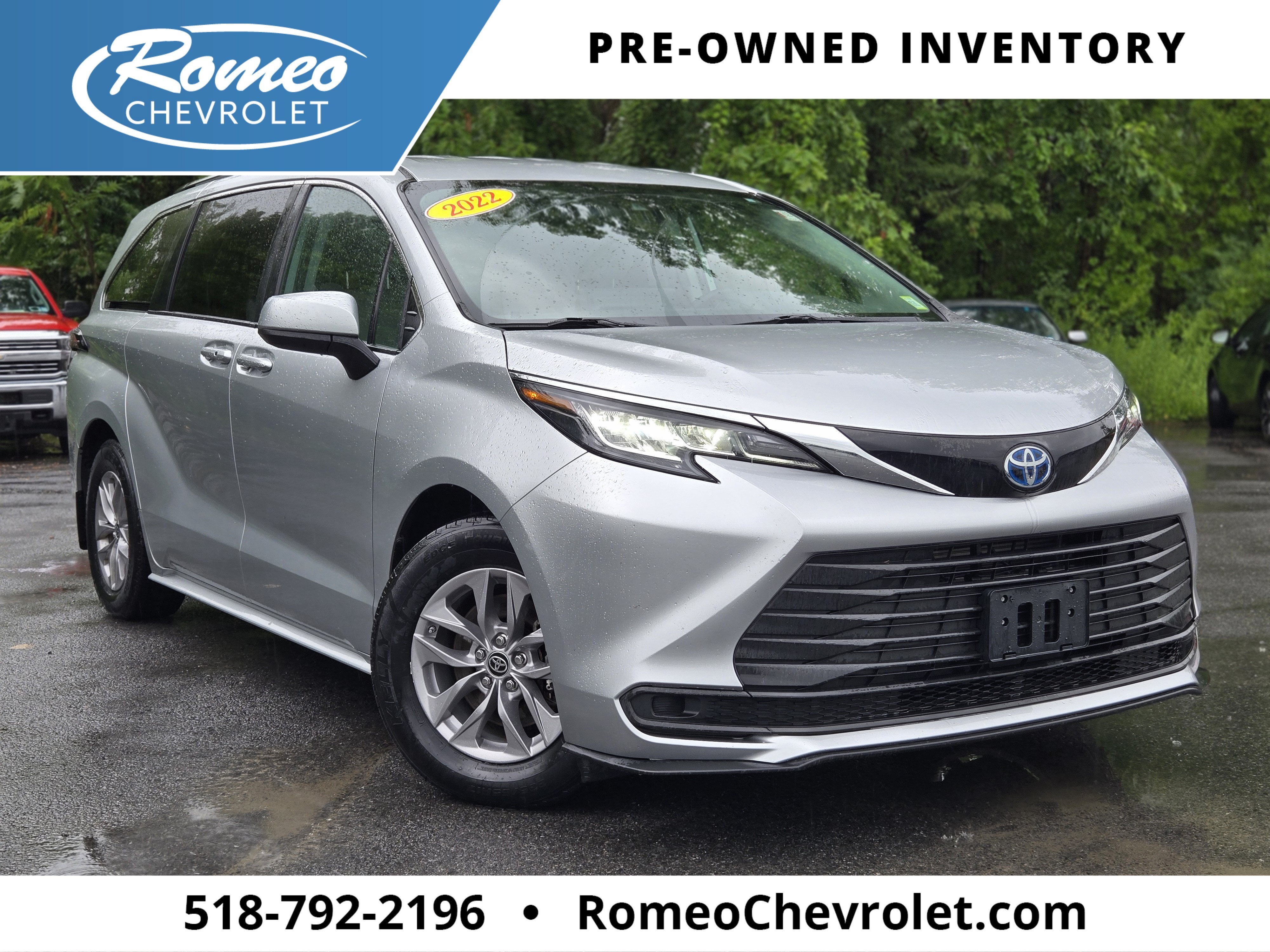 2022 Toyota Sienna LE
