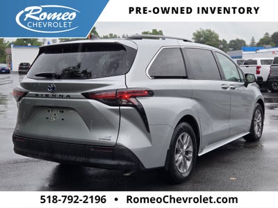 2022 Toyota Sienna LE
