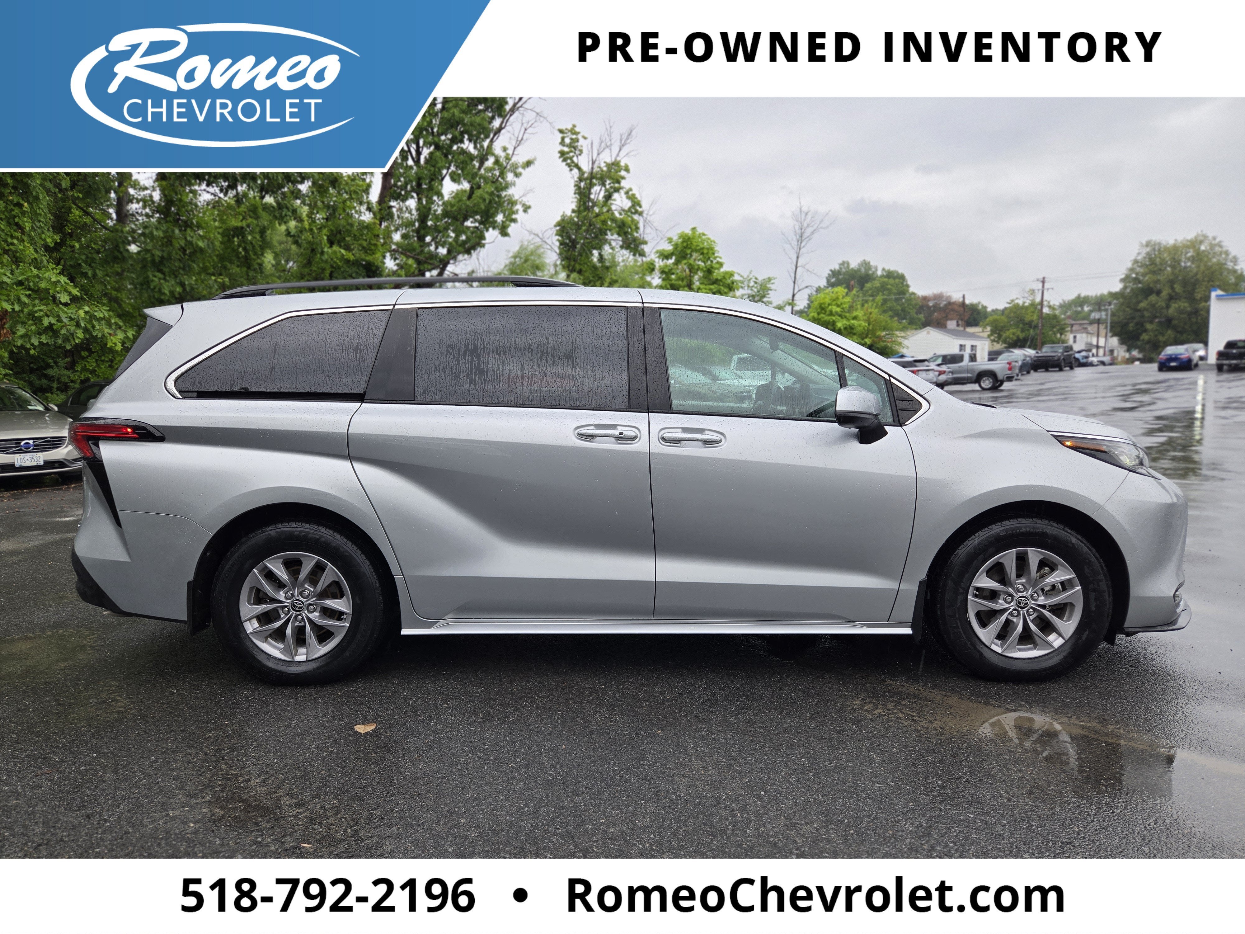 2022 Toyota Sienna LE