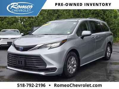 2022 Toyota Sienna LE