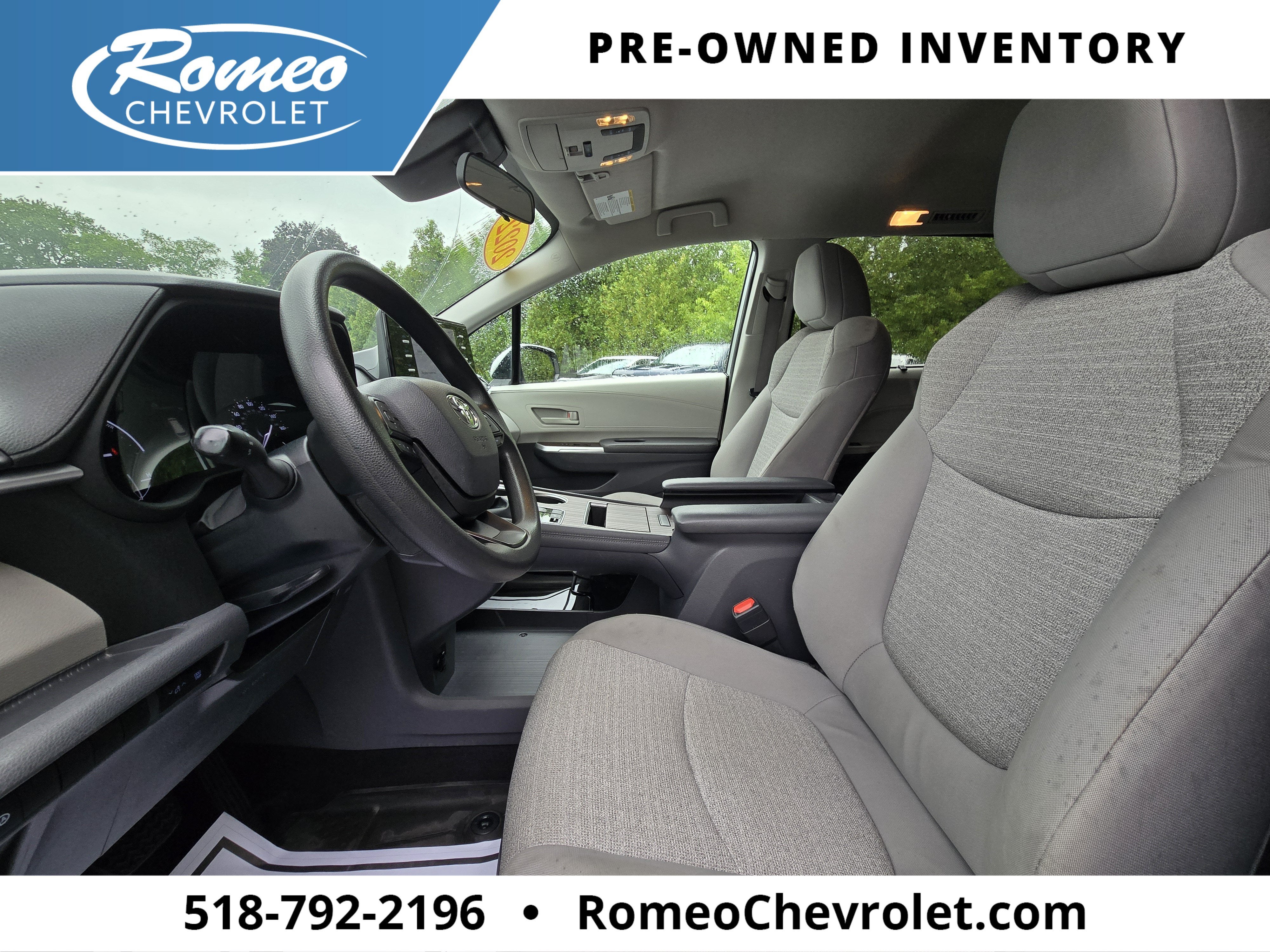 2022 Toyota Sienna LE