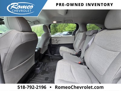 2022 Toyota Sienna LE