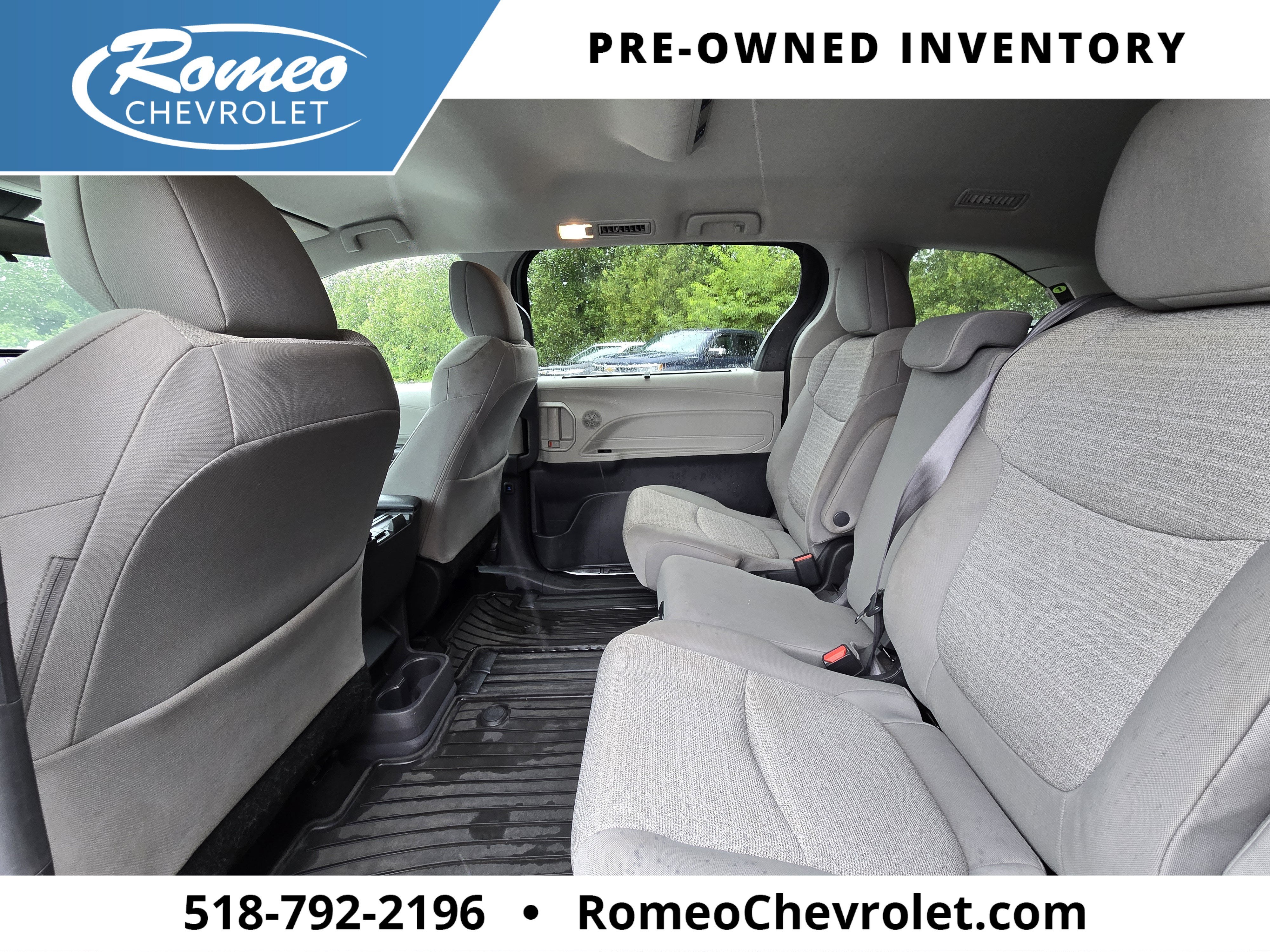 2022 Toyota Sienna LE