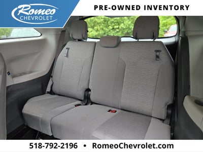 2022 Toyota Sienna LE