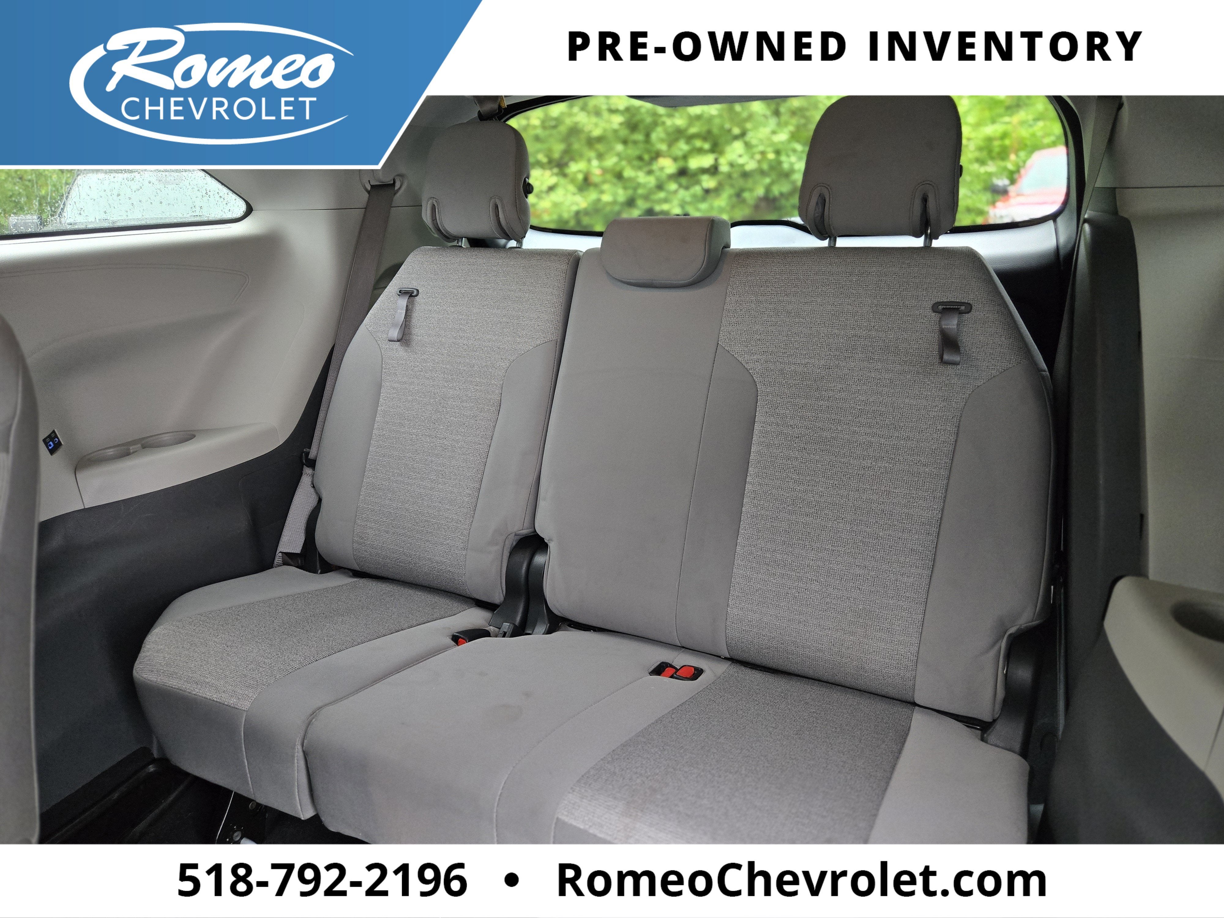 2022 Toyota Sienna LE