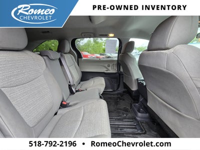 2022 Toyota Sienna LE