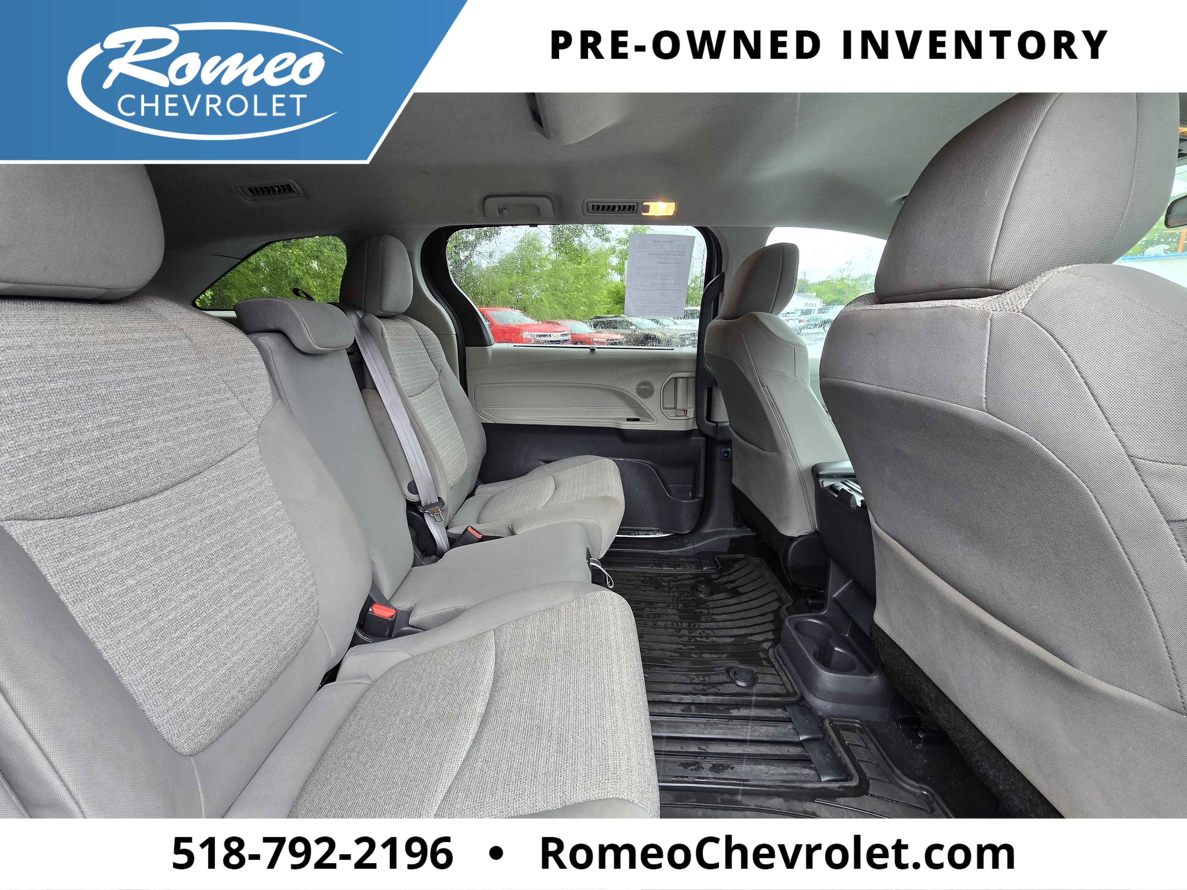2022 Toyota Sienna LE