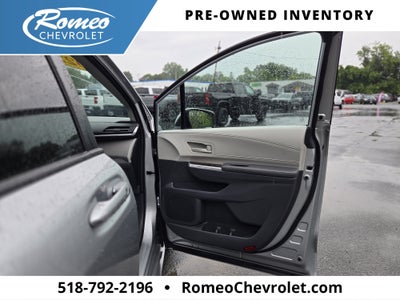 2022 Toyota Sienna LE