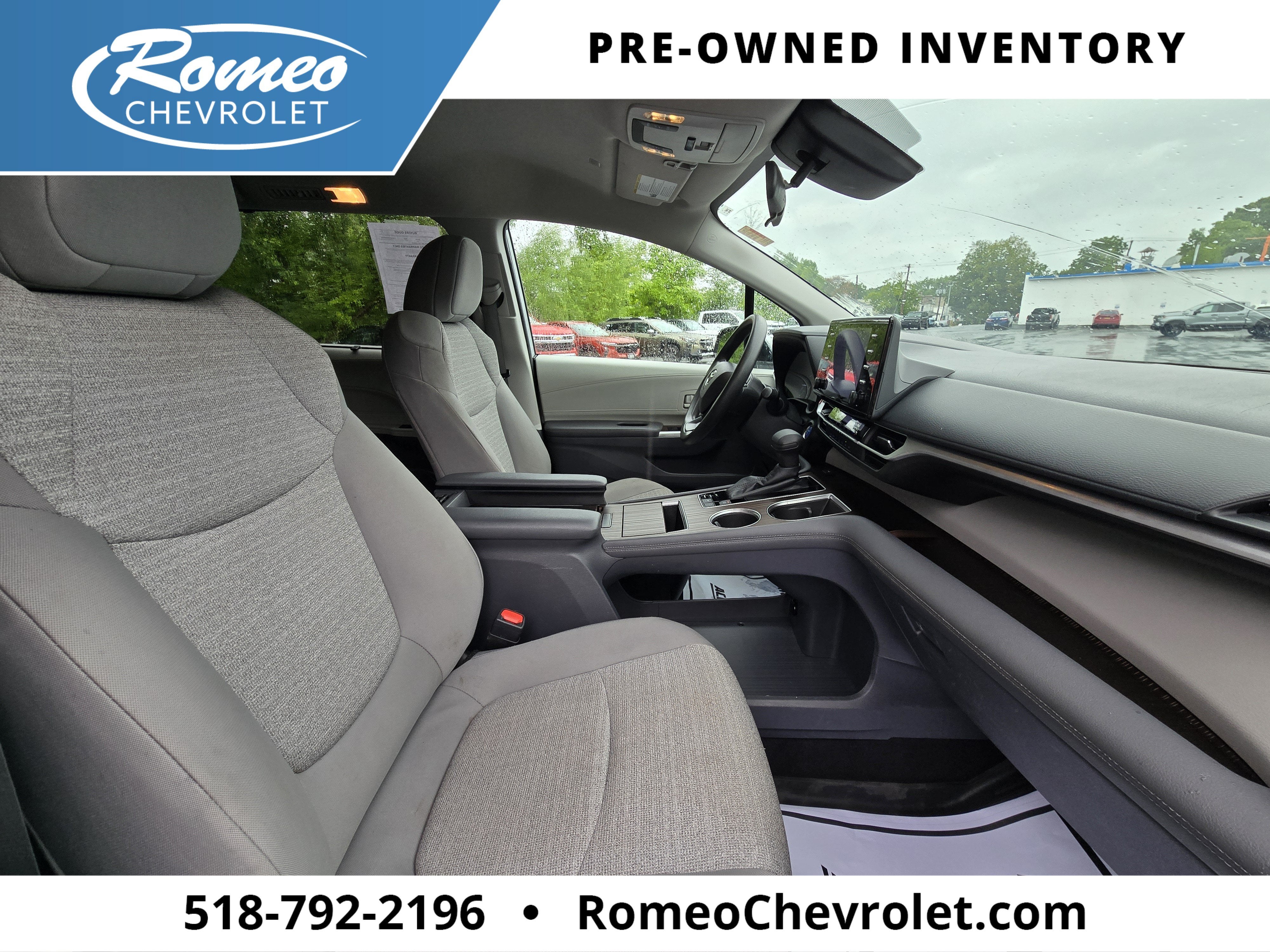 2022 Toyota Sienna LE