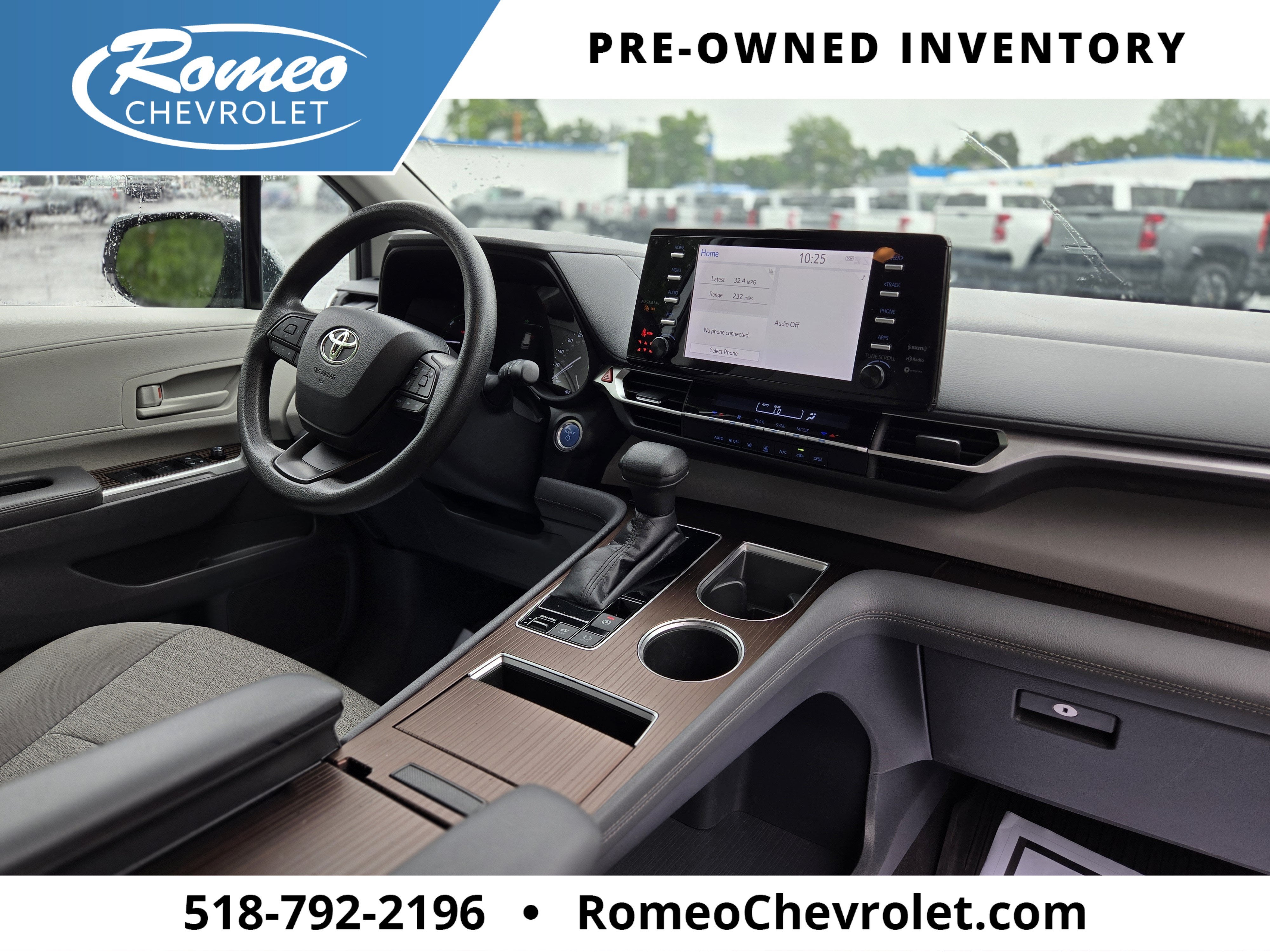 2022 Toyota Sienna LE