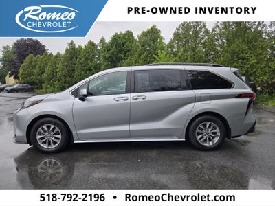 2022 Toyota Sienna LE