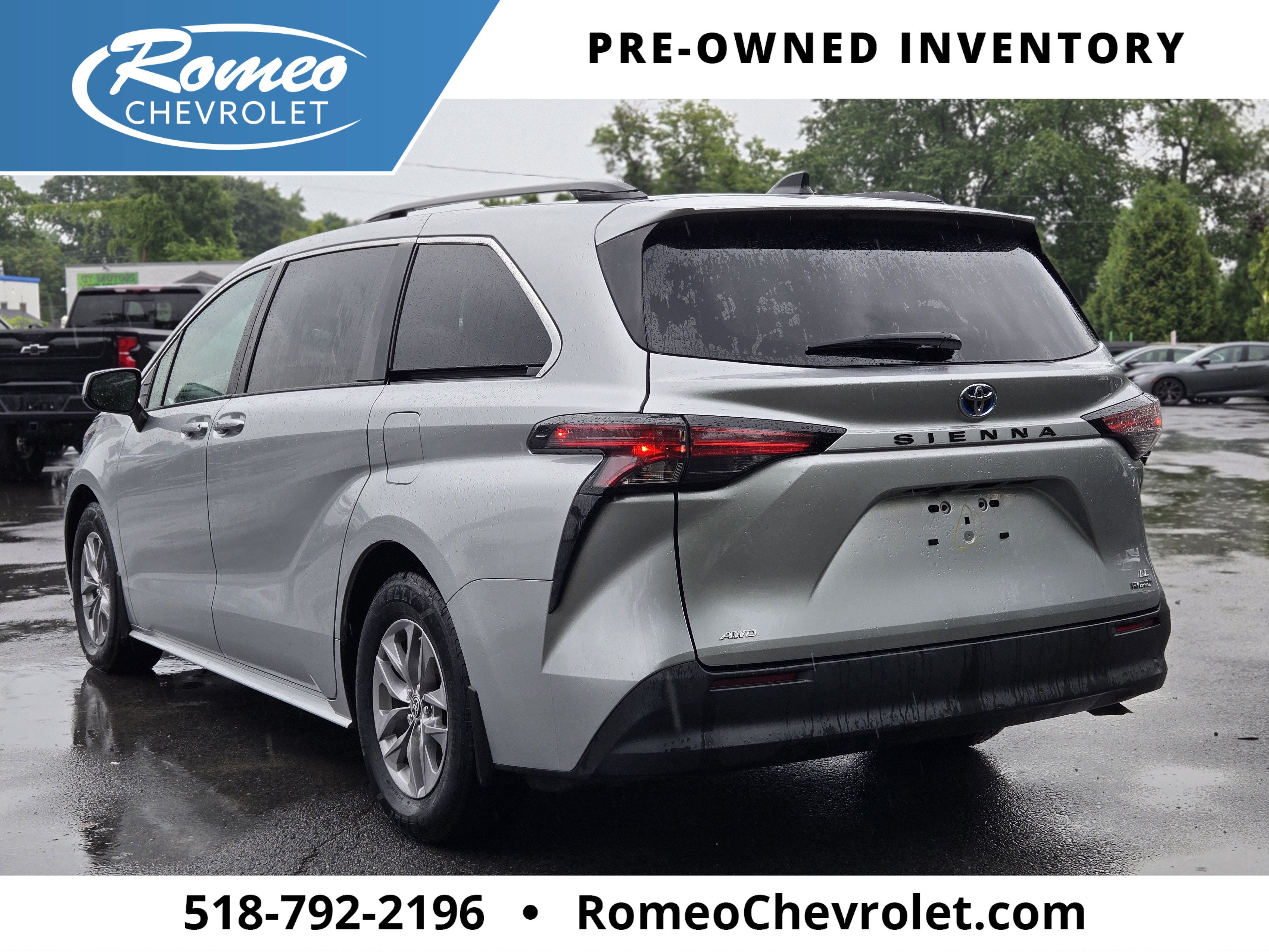 2022 Toyota Sienna LE